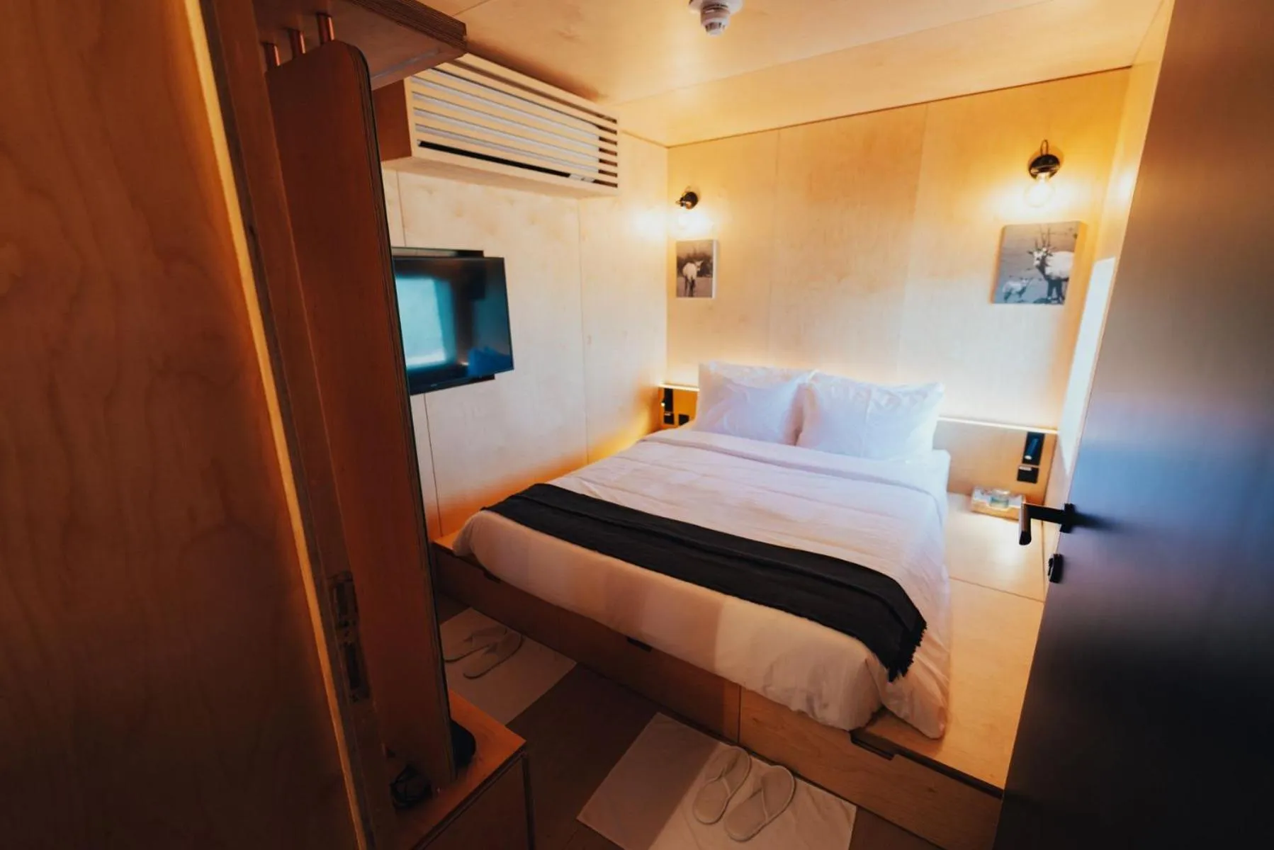 Bed in Bab Al Nojoum Al Mugheirah