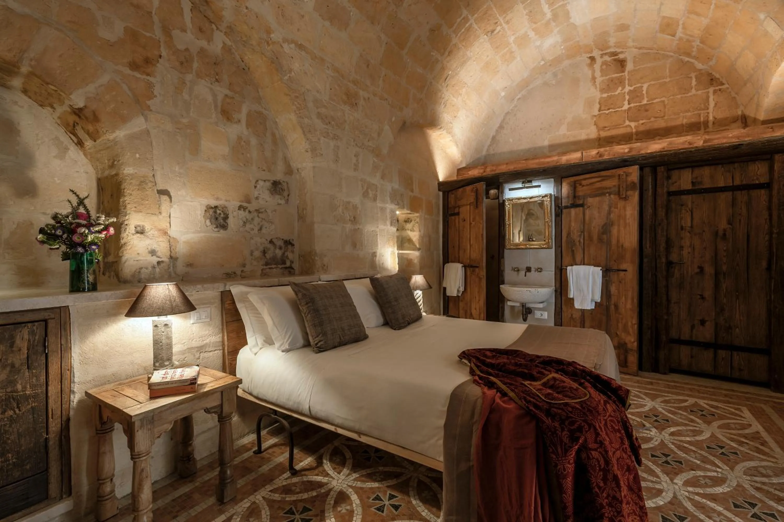 Bedroom, Bed in Locanda Di San Martino Hotel & Thermae Romanae