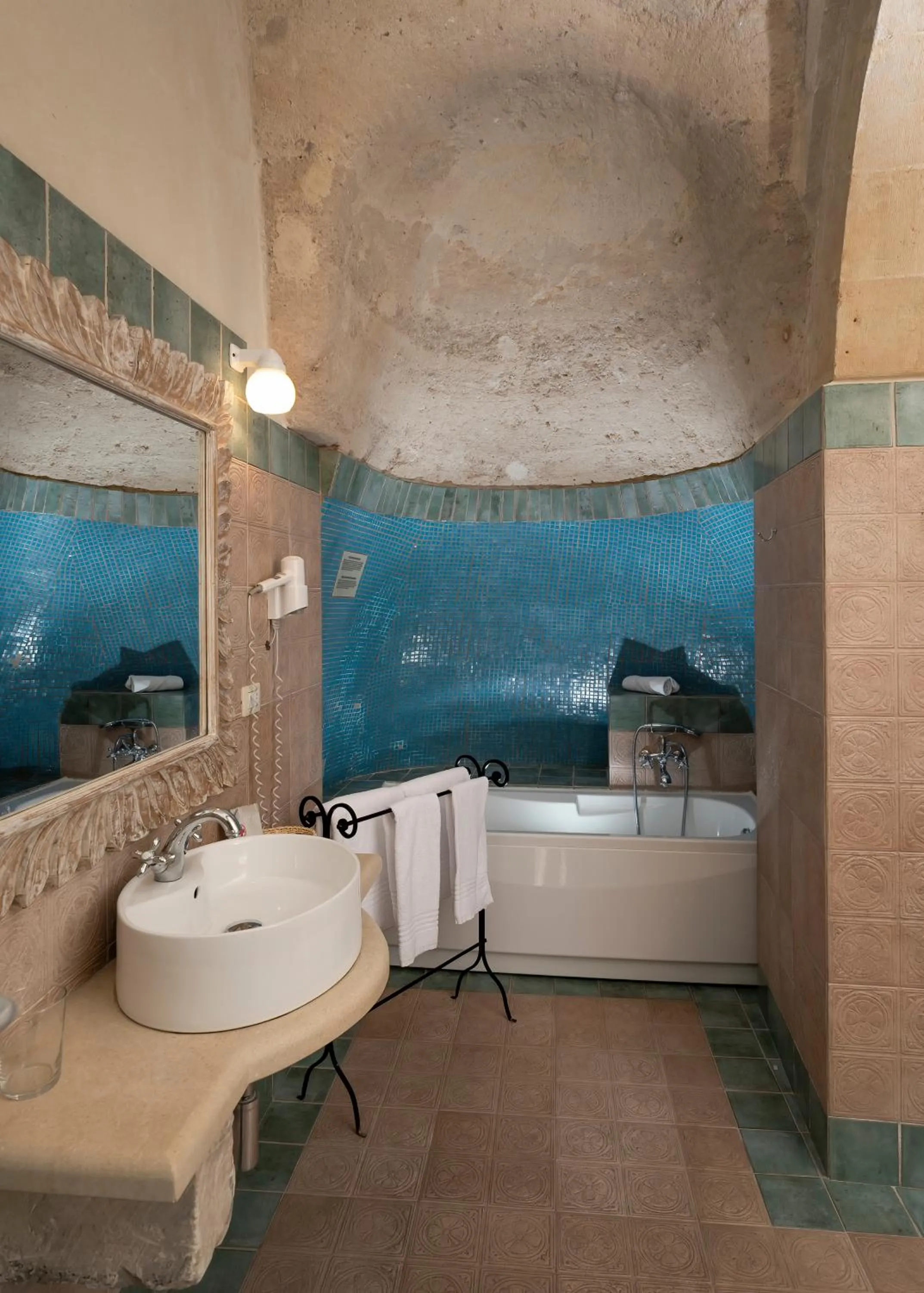 Bathroom in Locanda Di San Martino Hotel & Thermae Romanae