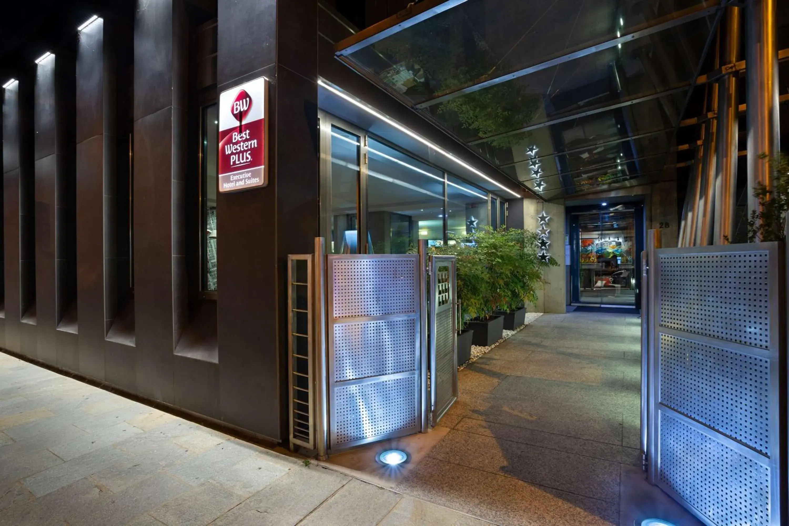Property building in Best Western Plus Executive Hotel and Suites Property building in Best Western Plus Executive Hotel and Suites