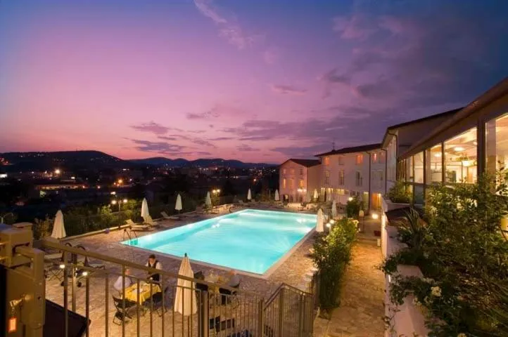 Pool view in Residenza Fontanelle