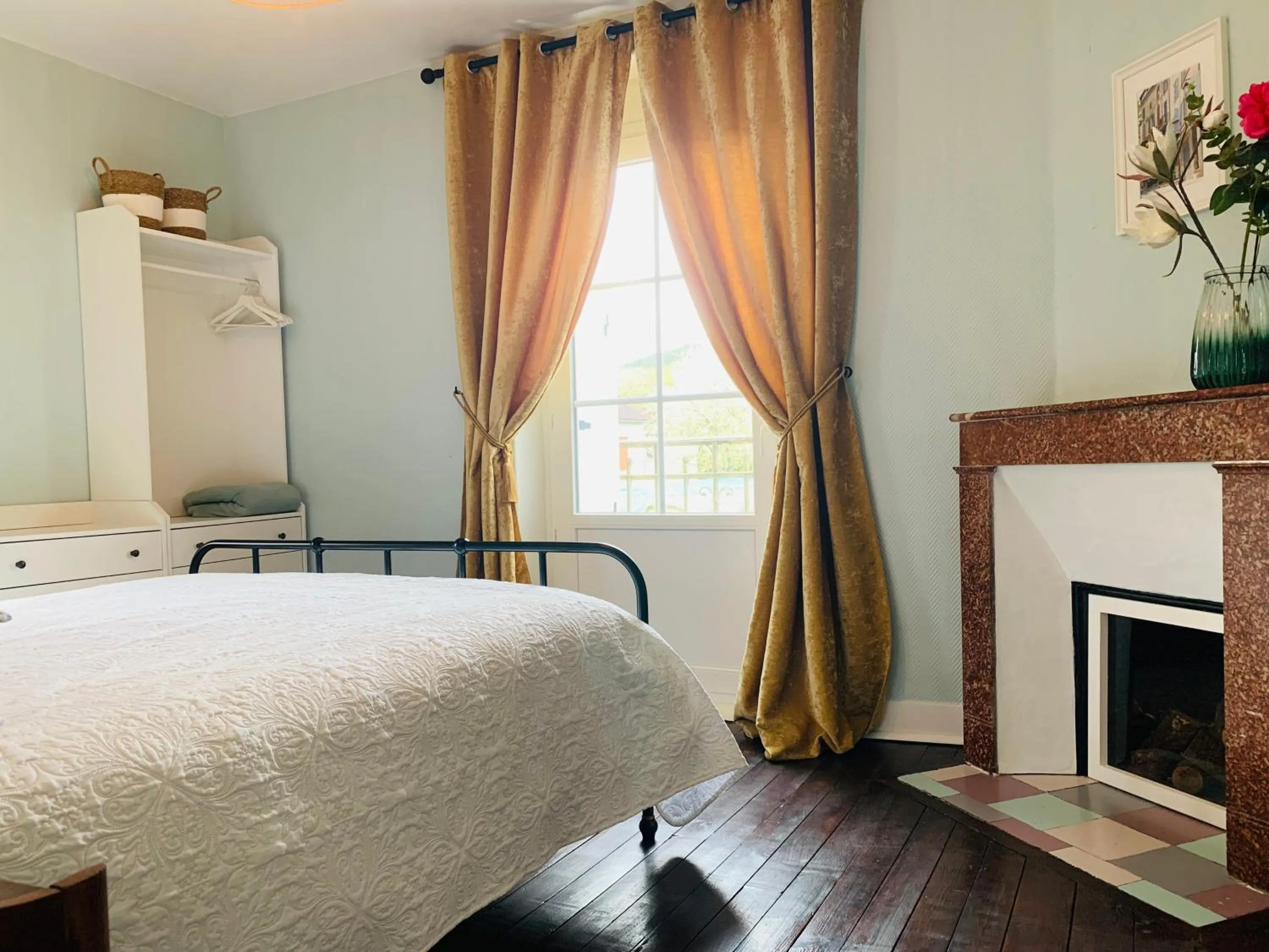 Bedroom, Bed in Brigitte et Moi