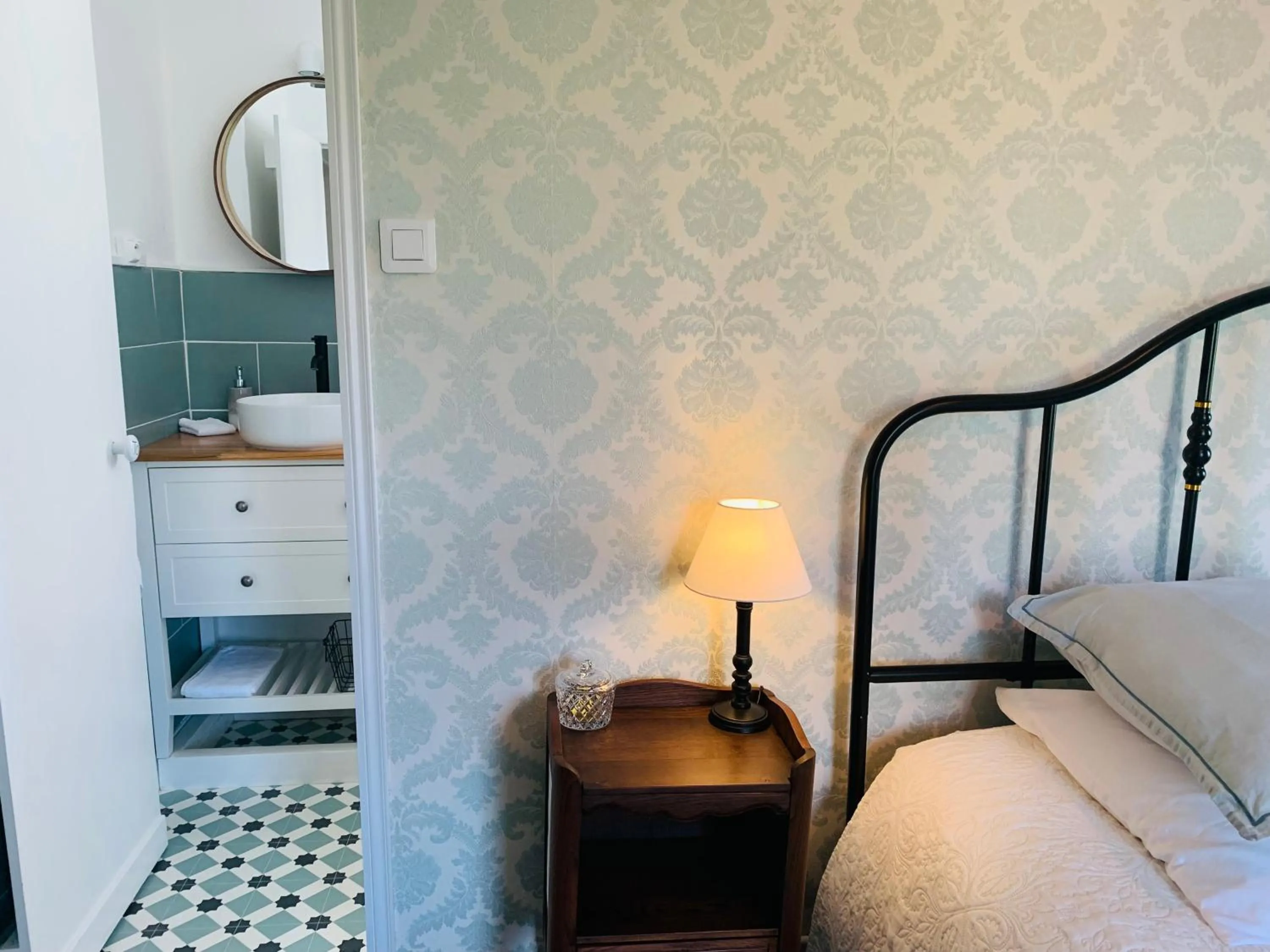 Bedroom, Bed in Brigitte et Moi