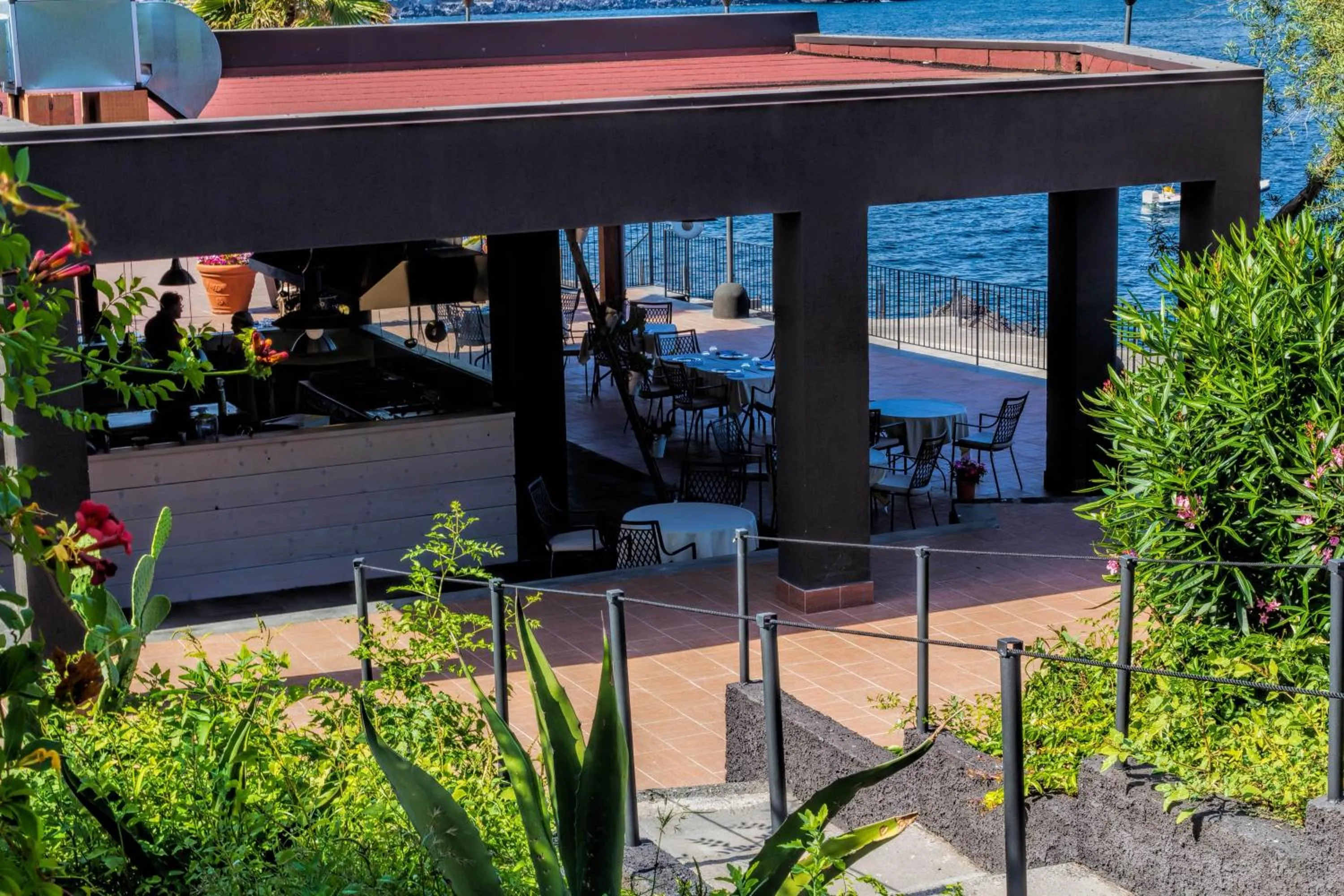 Restaurant/places to eat in Santa Tecla Palace