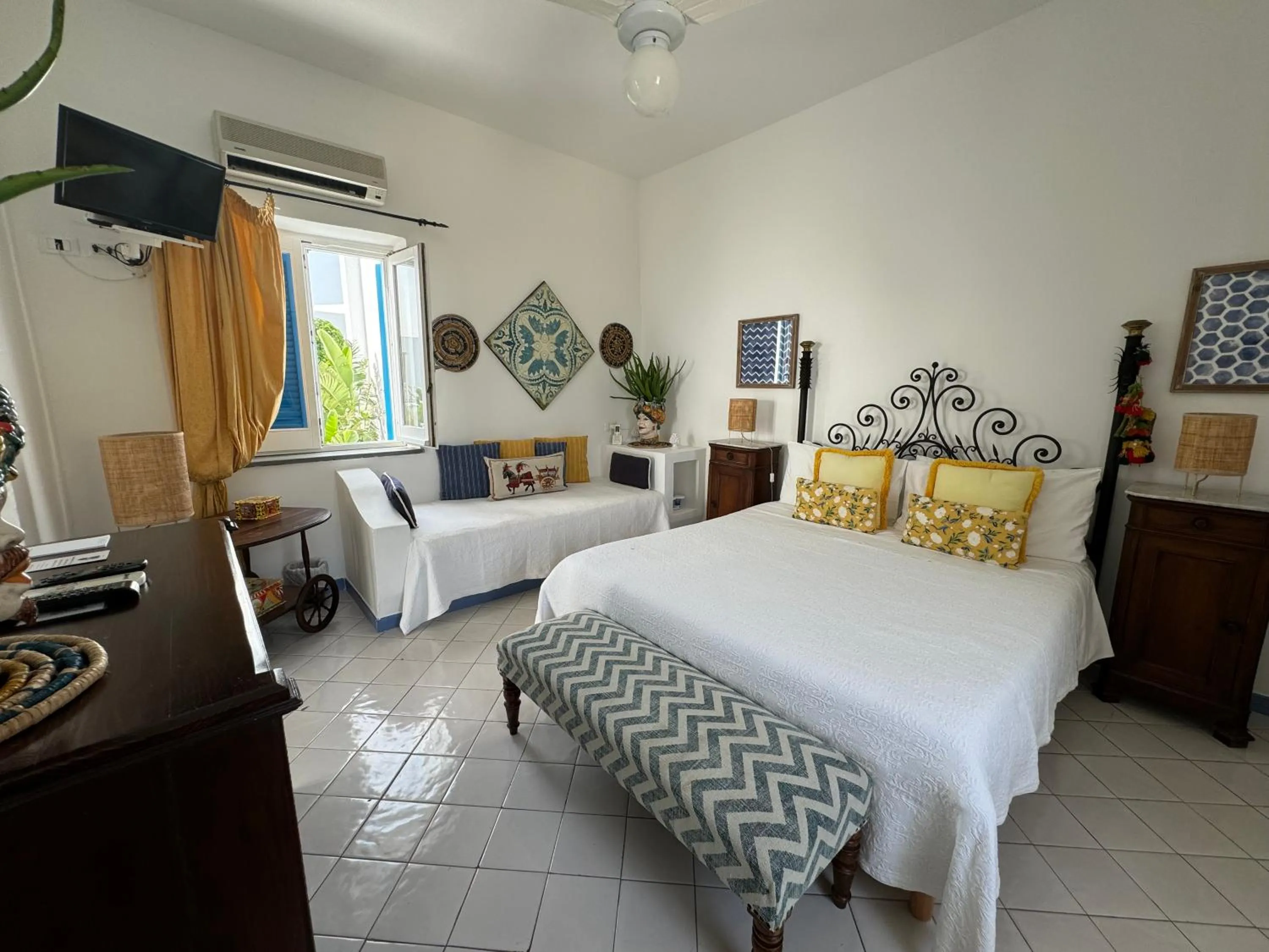 Photo of the whole room, Bed in Hotel Lisca Bianca