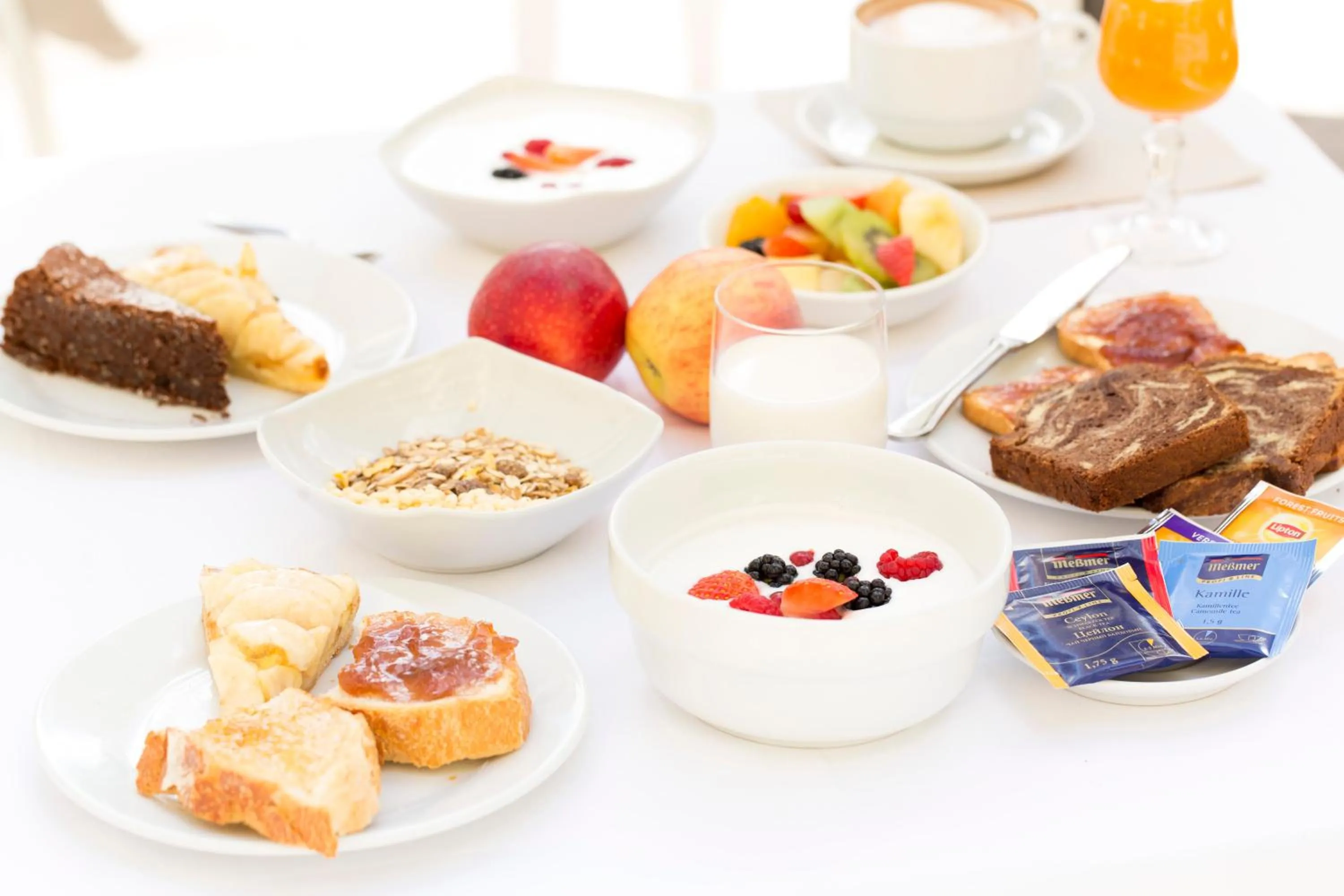 Food and drinks in Hotel Meeting