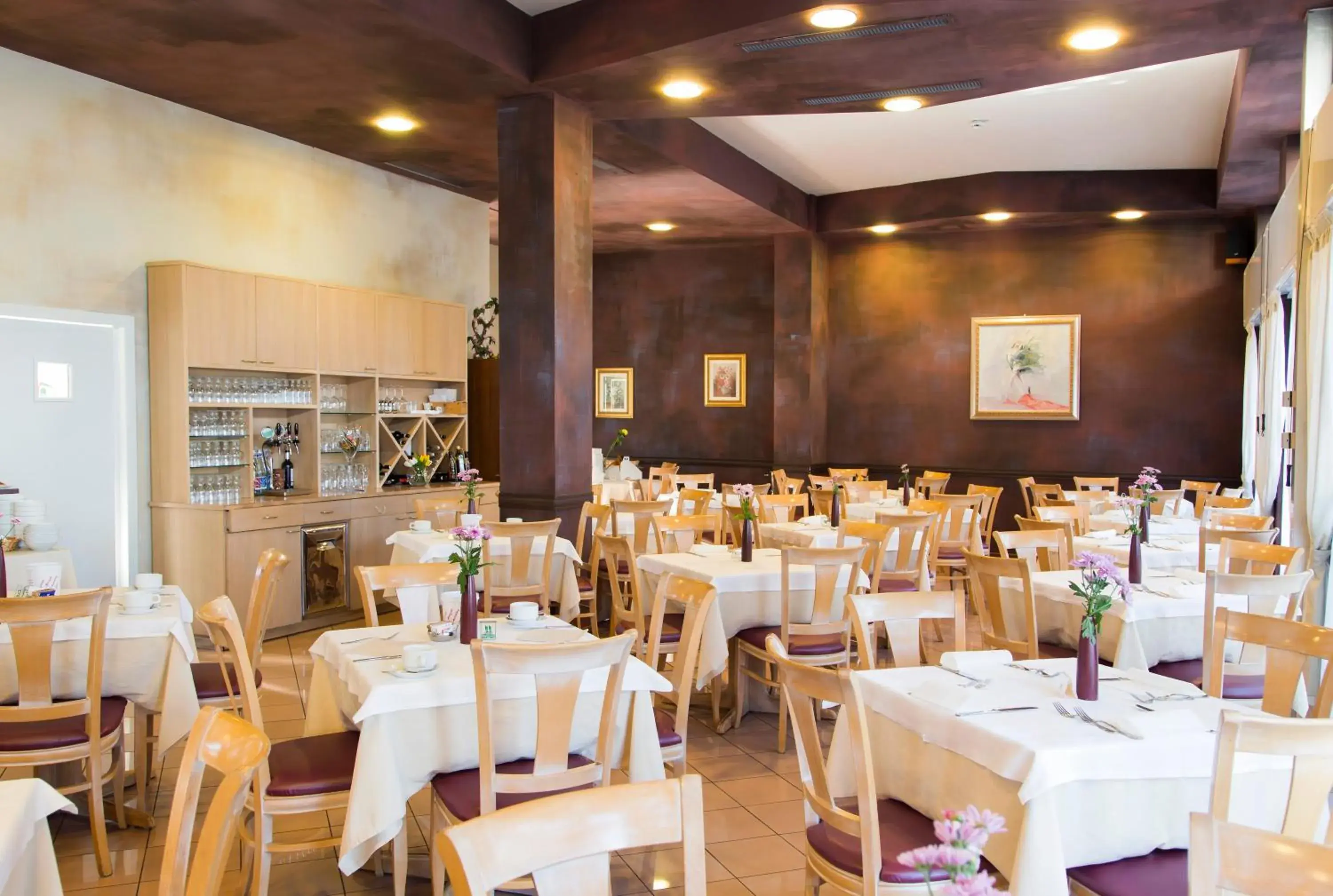 Restaurant/places to eat in Hotel Meeting Restaurant/places to eat in Hotel Meeting