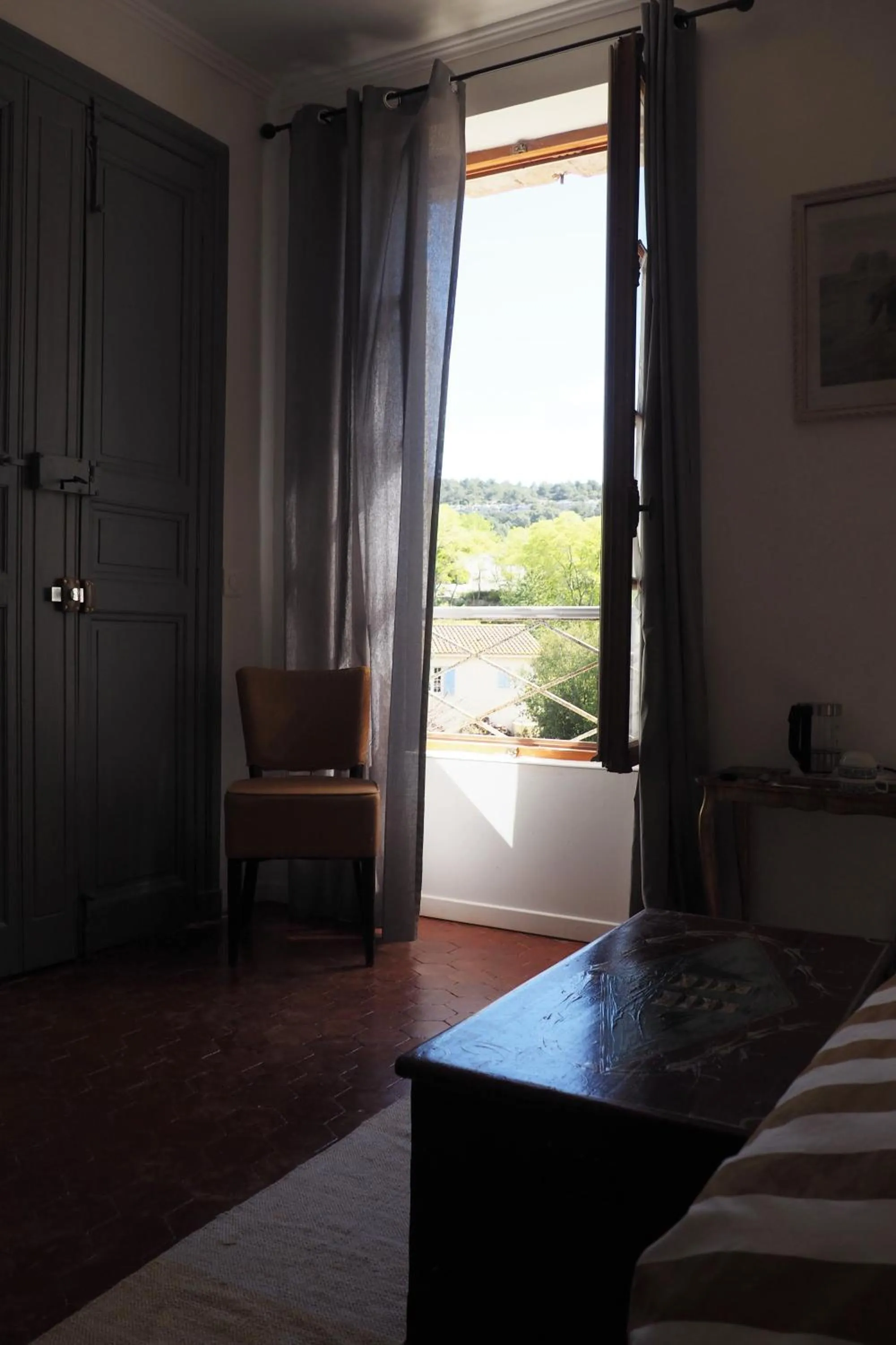Photo of the whole room, Bed in Chambres d'Hôtes Le relais des marmottes en Luberon