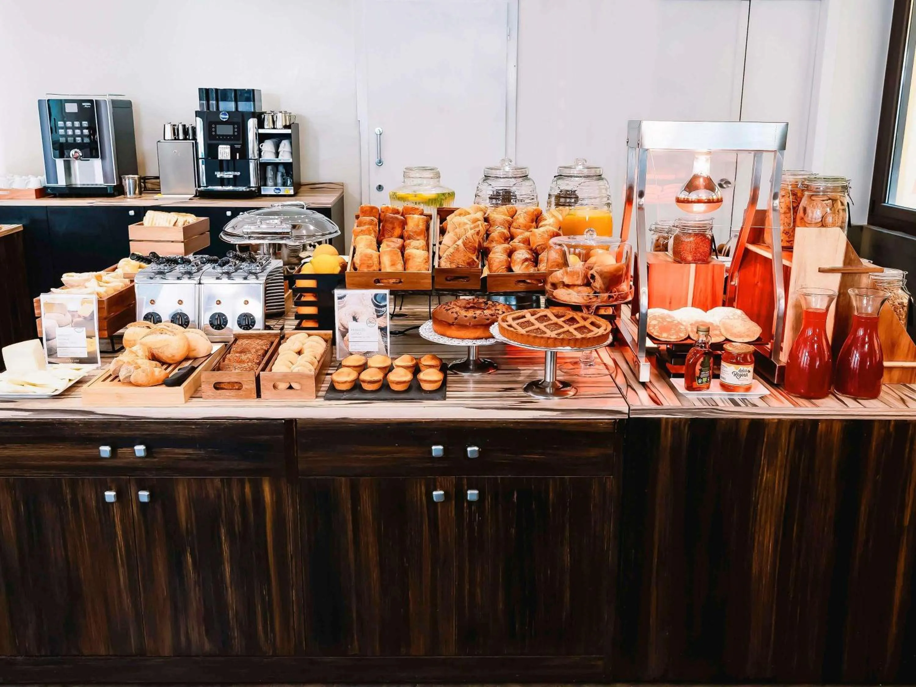 Breakfast in Mercure Roma Piazza Bologna