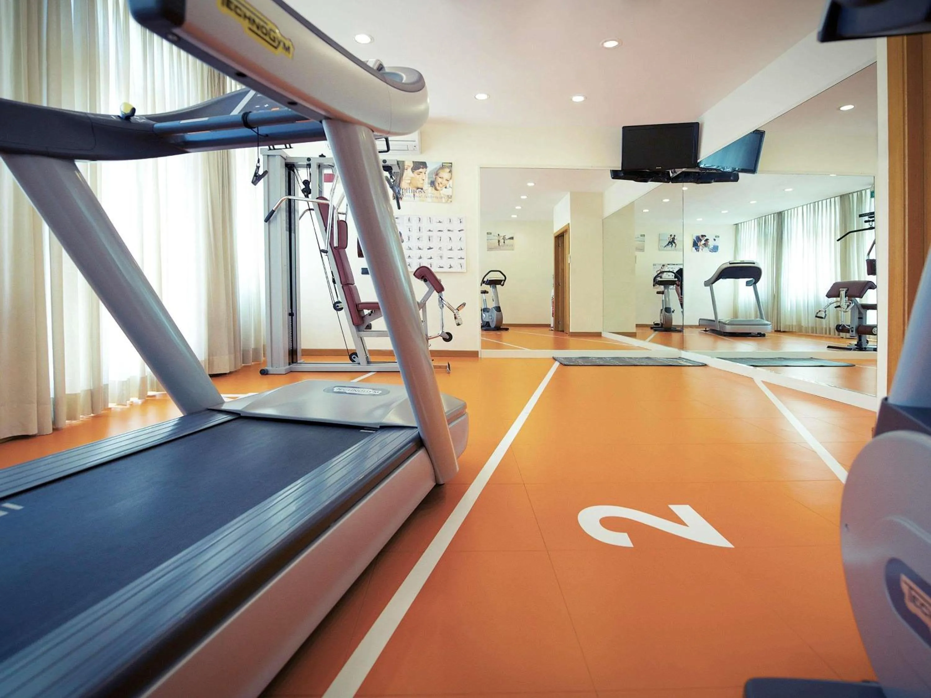 Fitness centre/facilities in Mercure Roma Piazza Bologna
