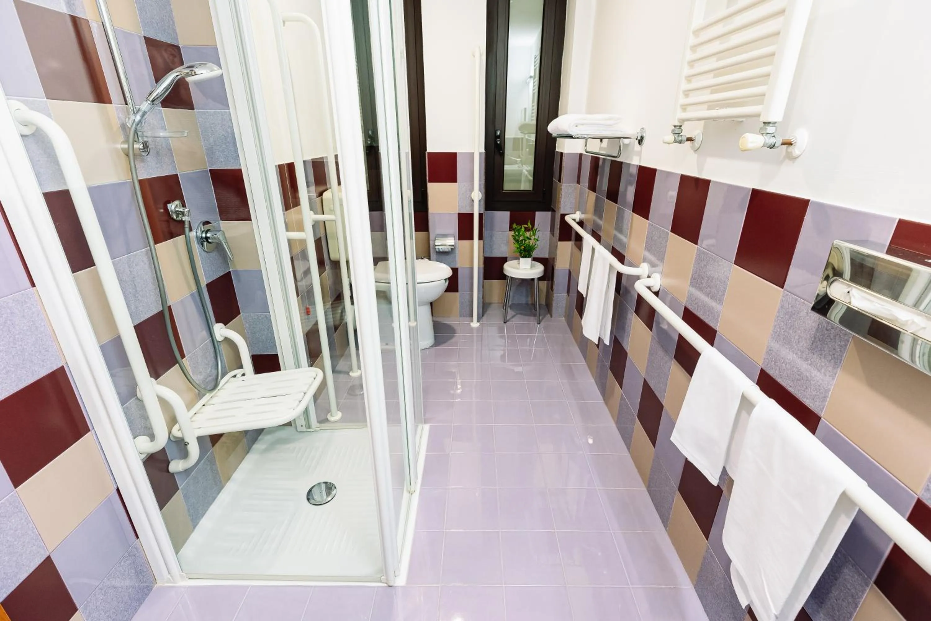 Shower in Mercure Roma Piazza Bologna