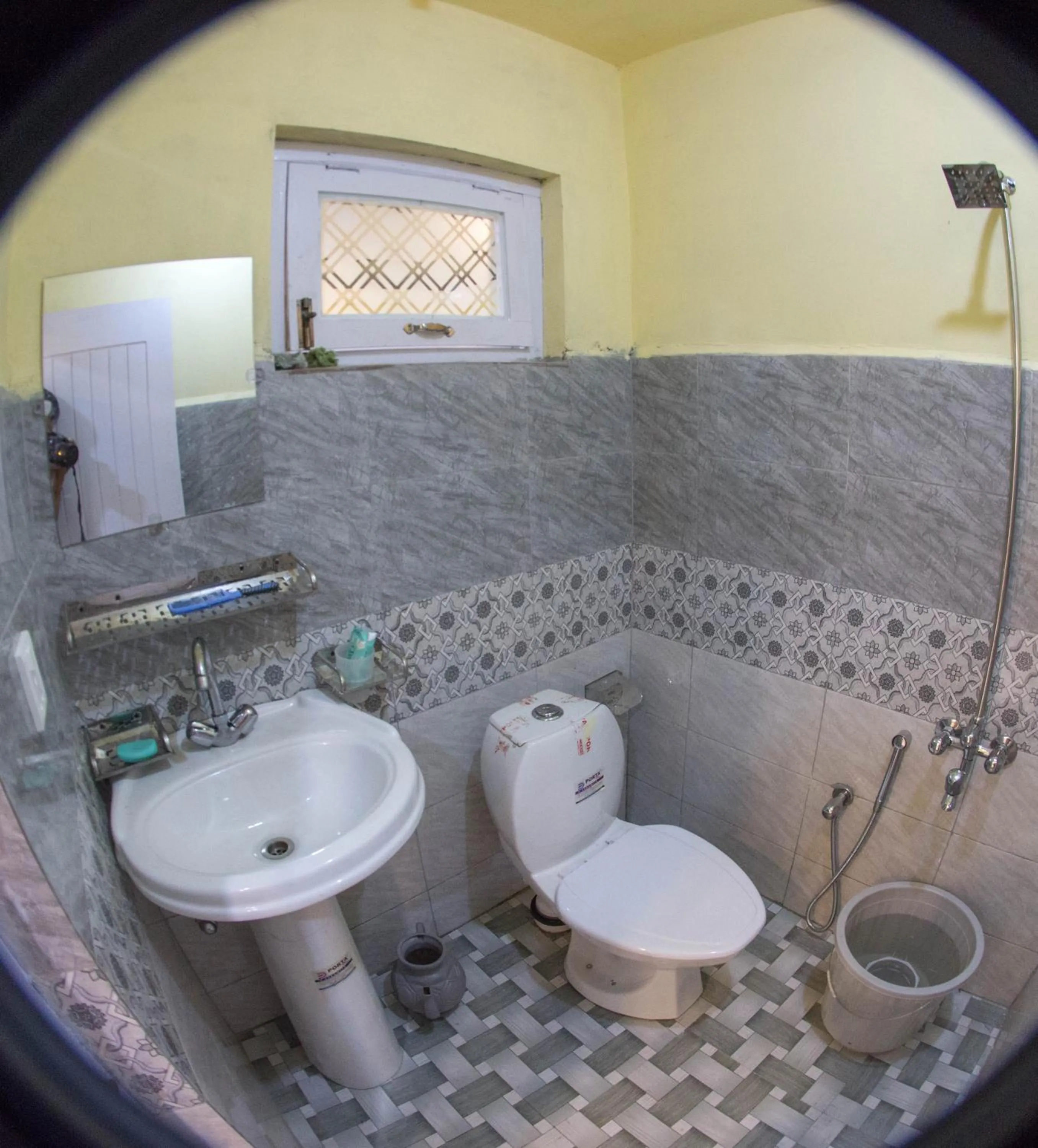 Shower in Ringachan Guest House & Restaurant