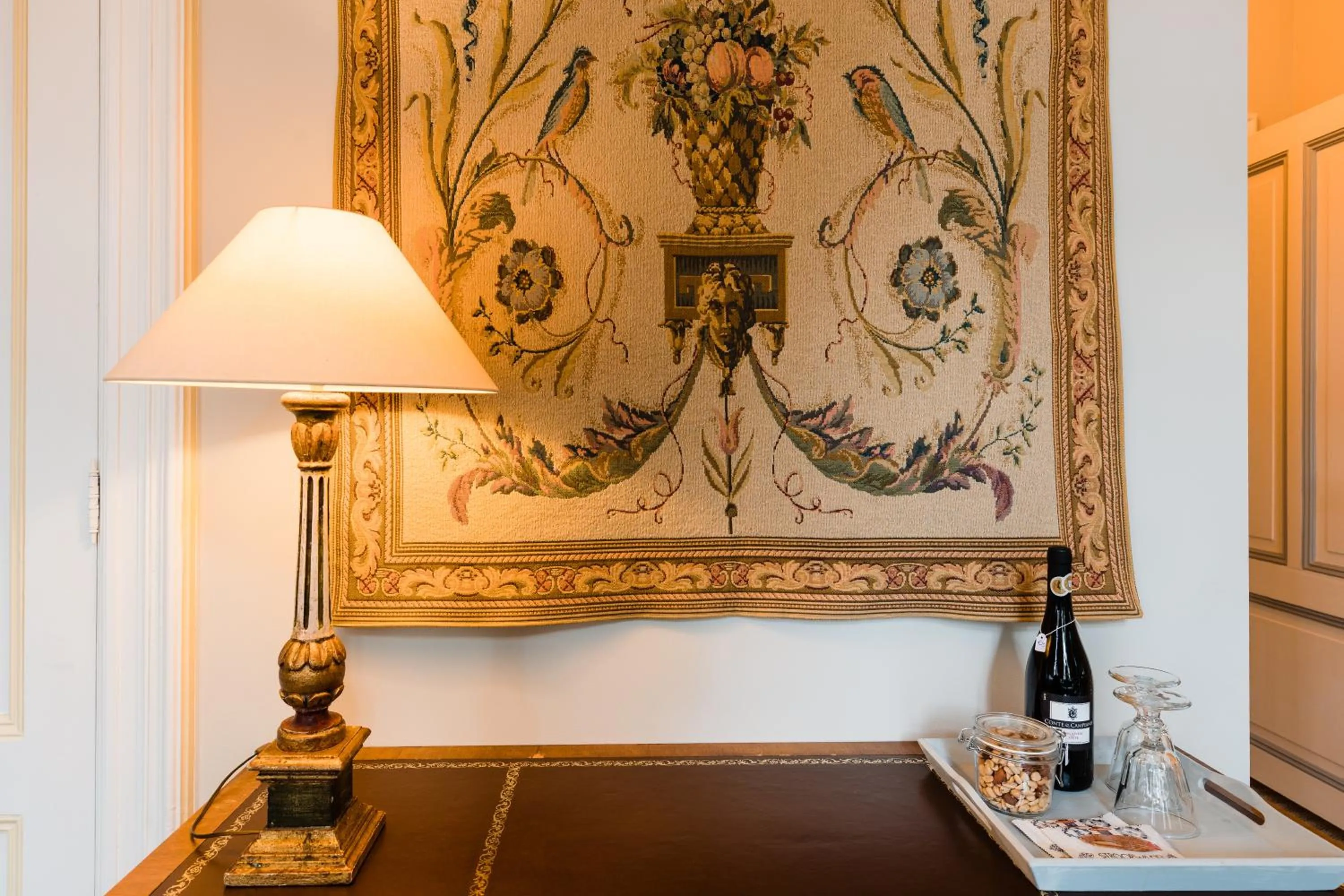 Decorative detail, Bed in Fortuna Spinoza