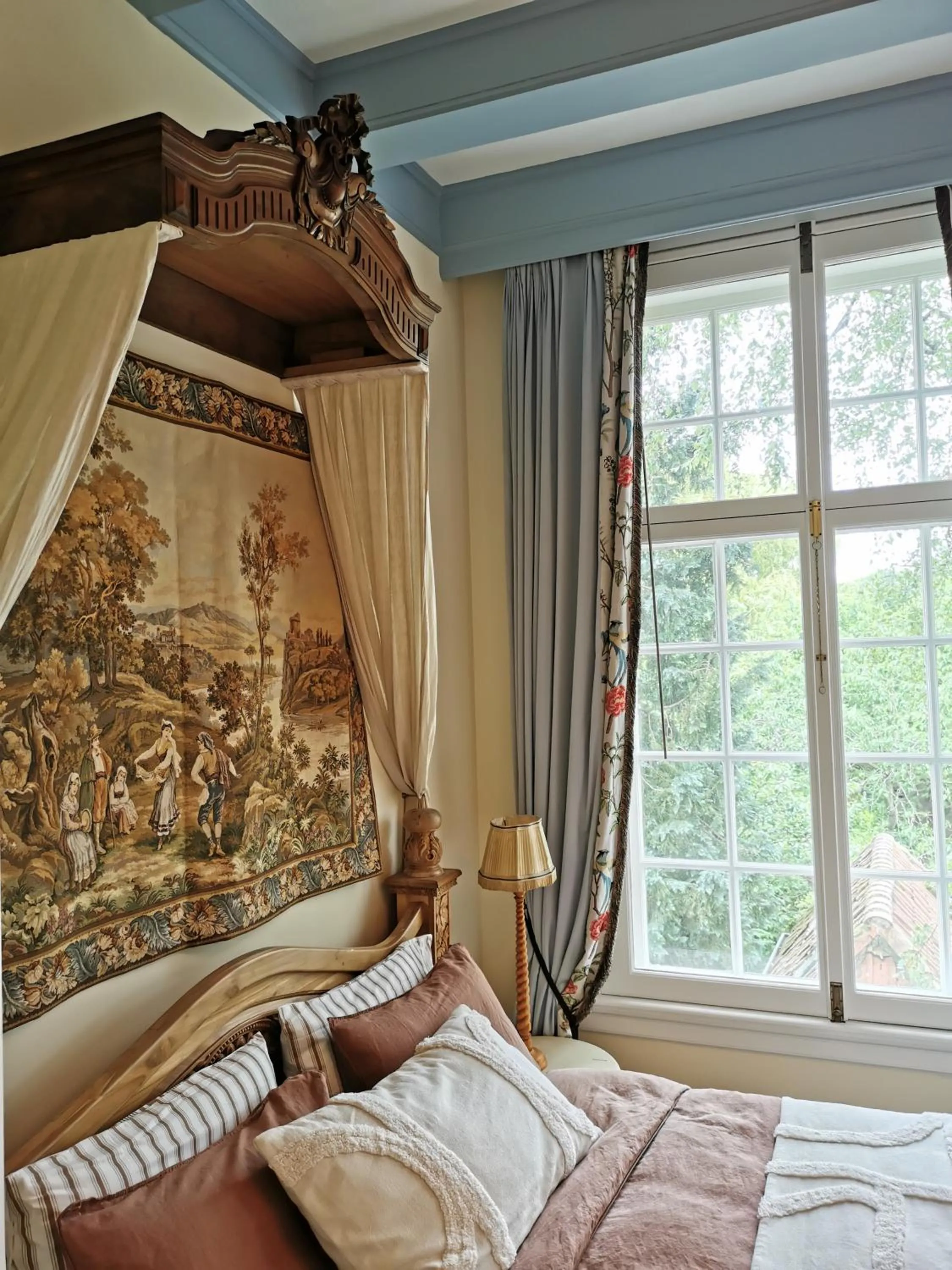 Bedroom, Bed in Fortuna Spinoza