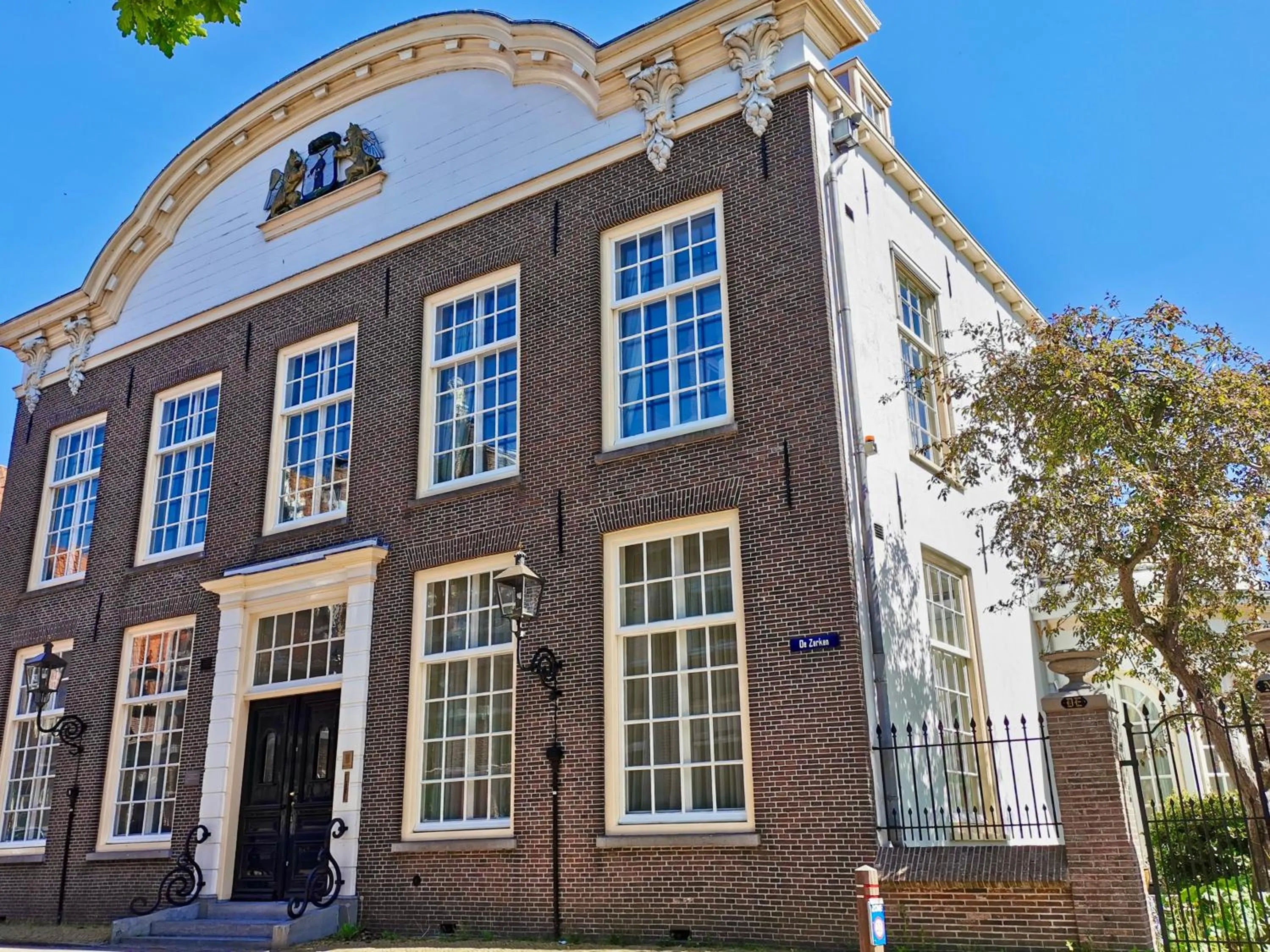 Property building in Fortuna Spinoza