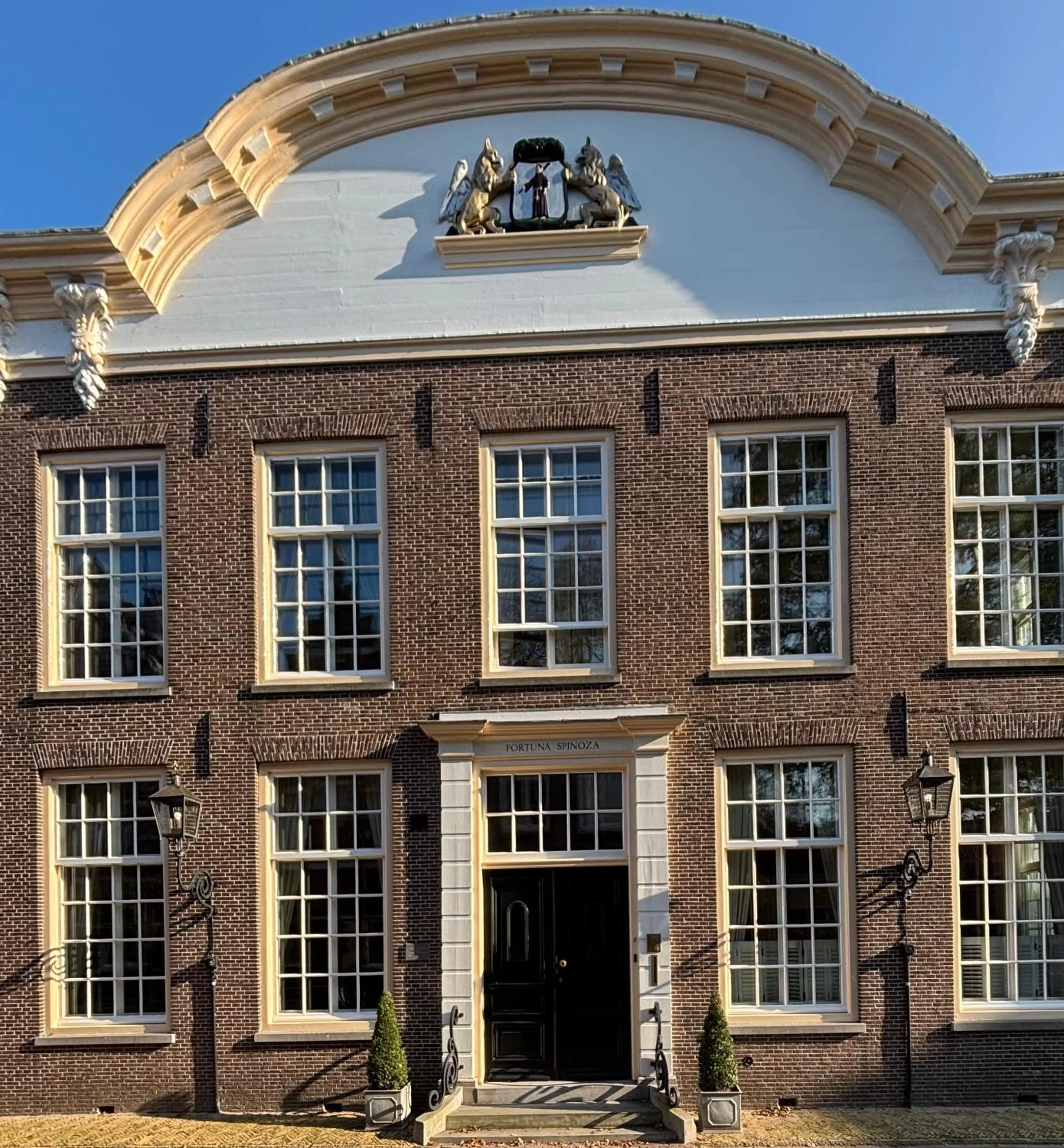 Property building in Fortuna Spinoza