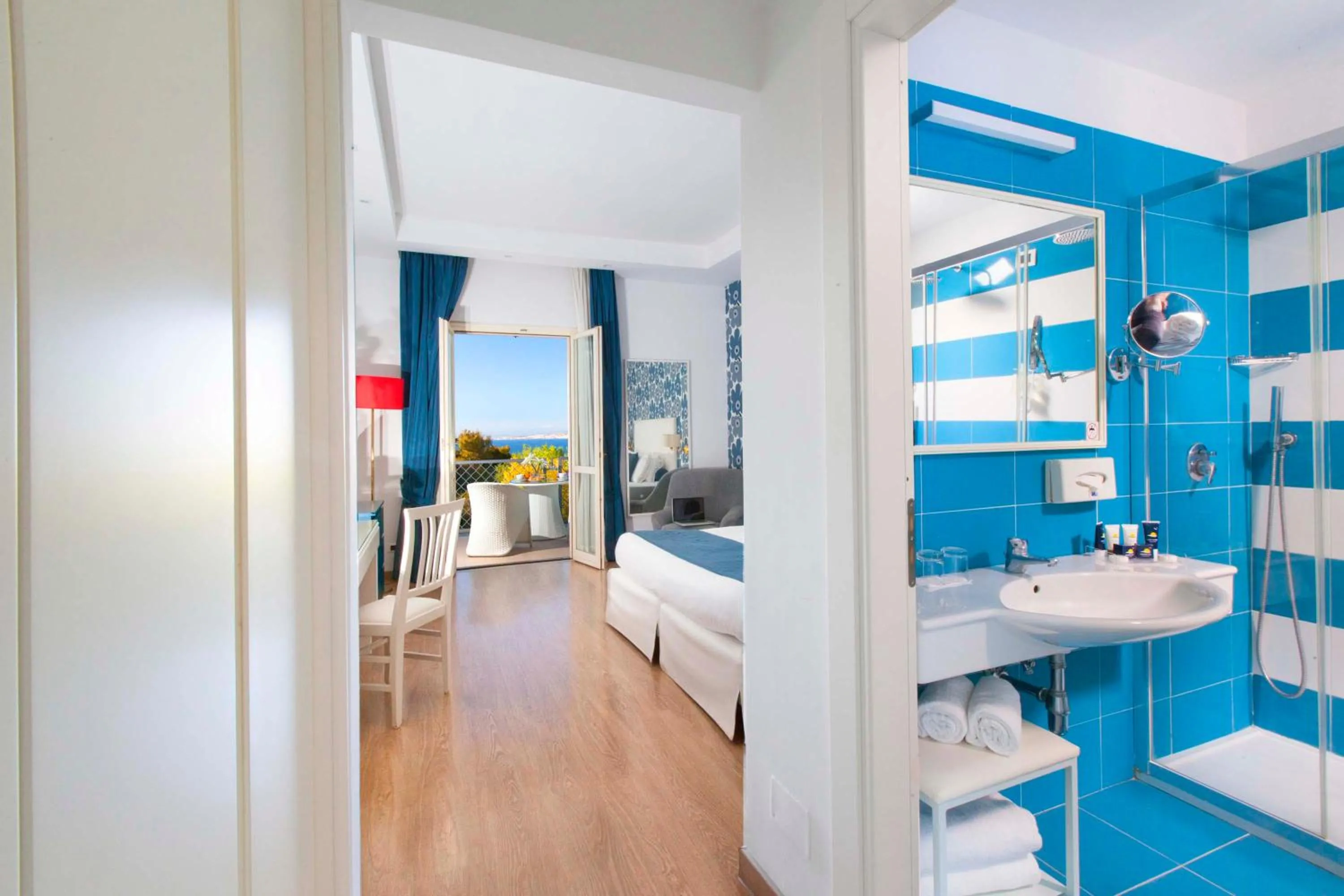 Photo of the whole room, Bed in Atlantic Palace Hotel