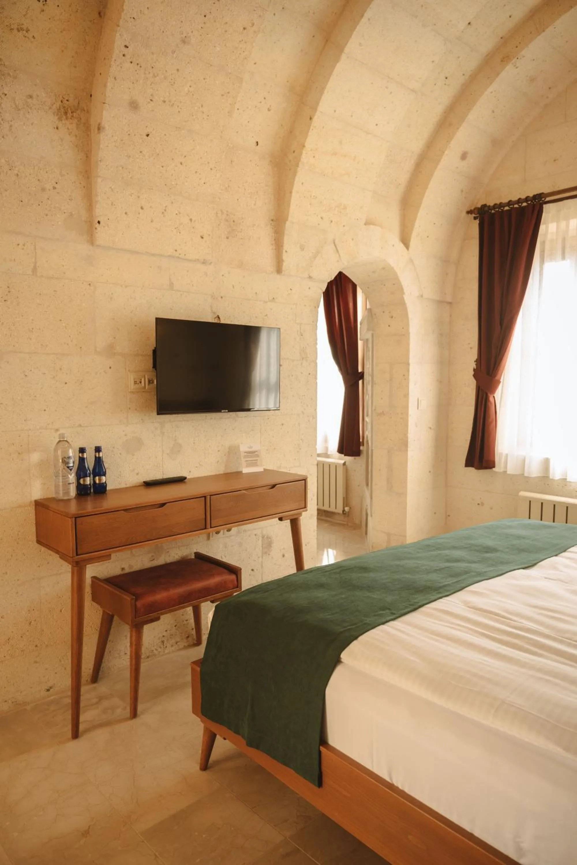 Communal lounge/ TV room, Bed in Juno Cappadocia