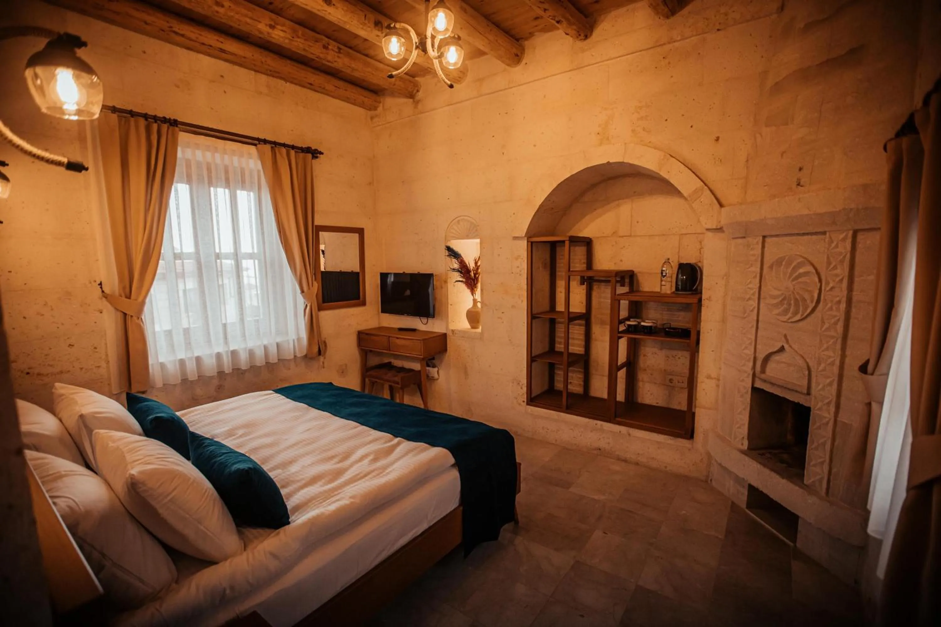 Photo of the whole room, Bed in Juno Cappadocia