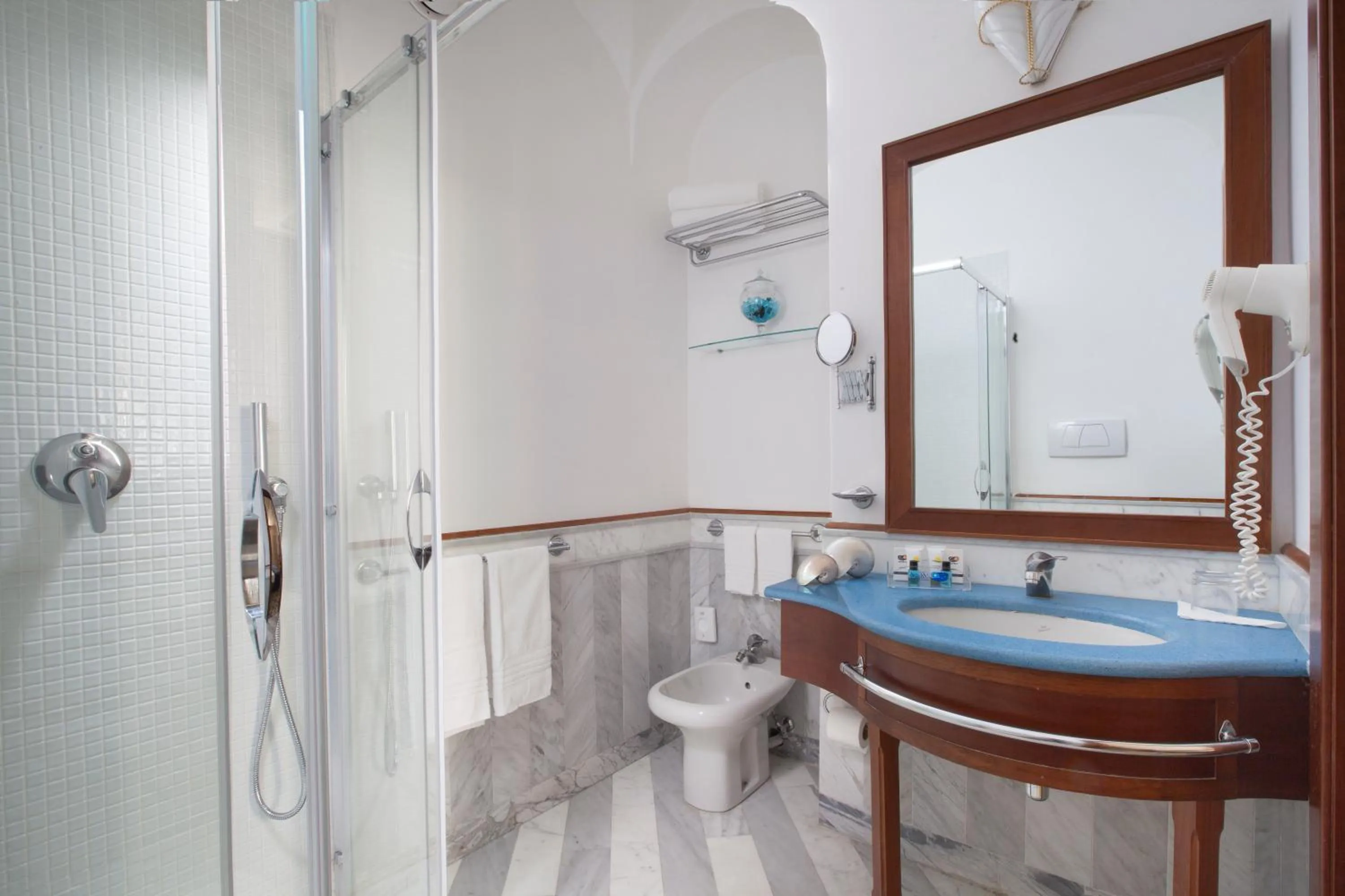 Shower in Mar Hotel Alimuri