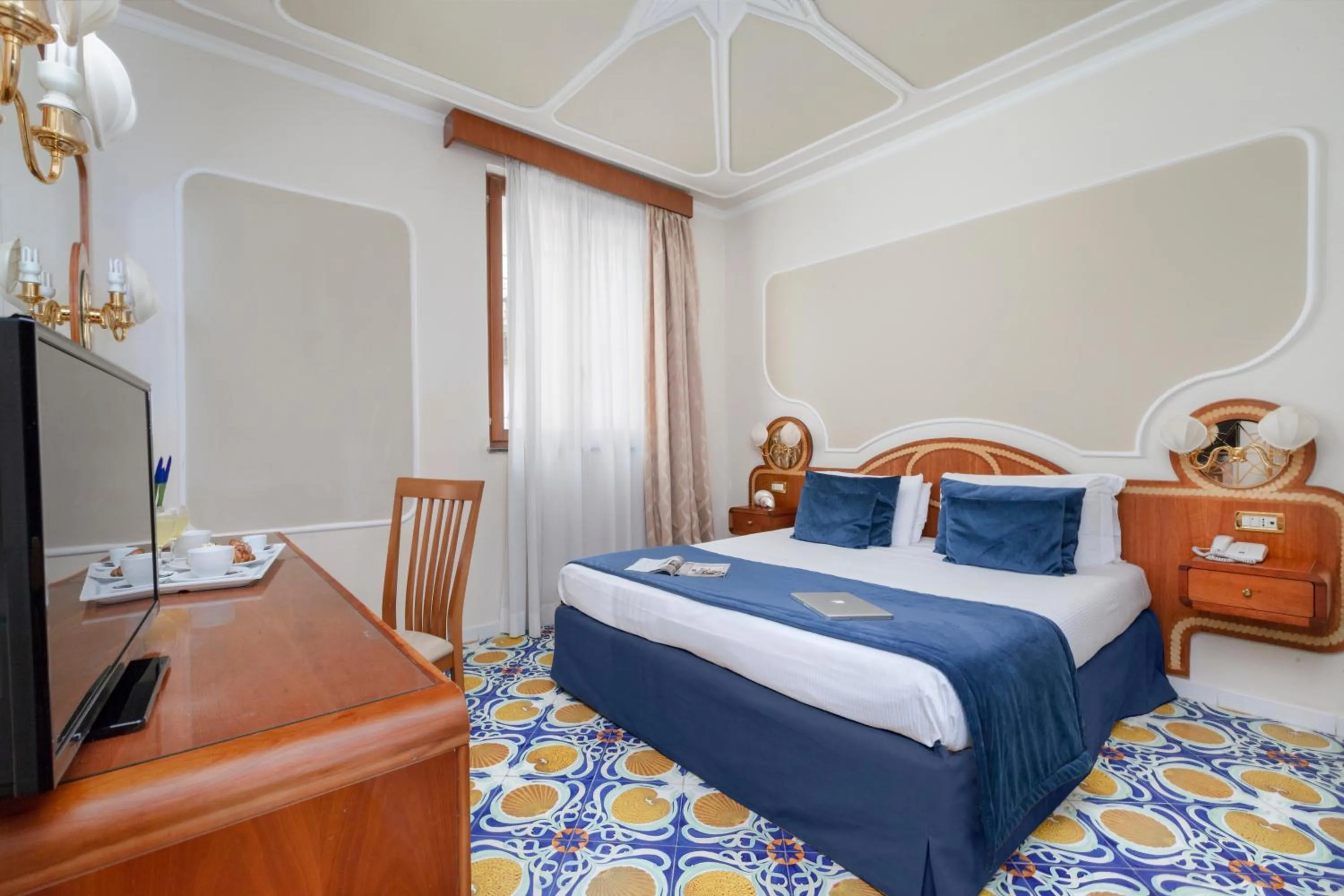 Photo of the whole room, Bed in Mar Hotel Alimuri