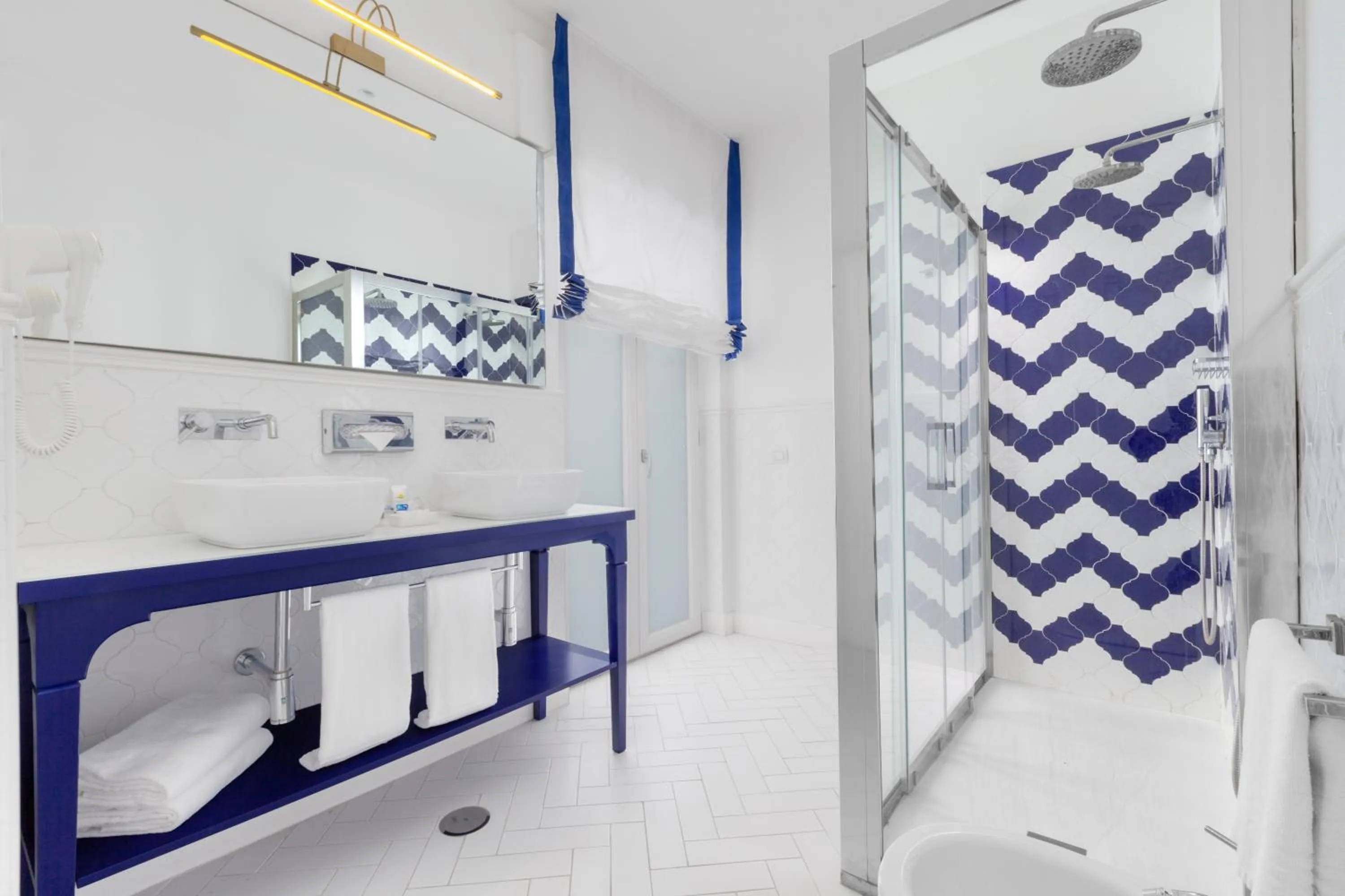 Shower in Mar Hotel Alimuri