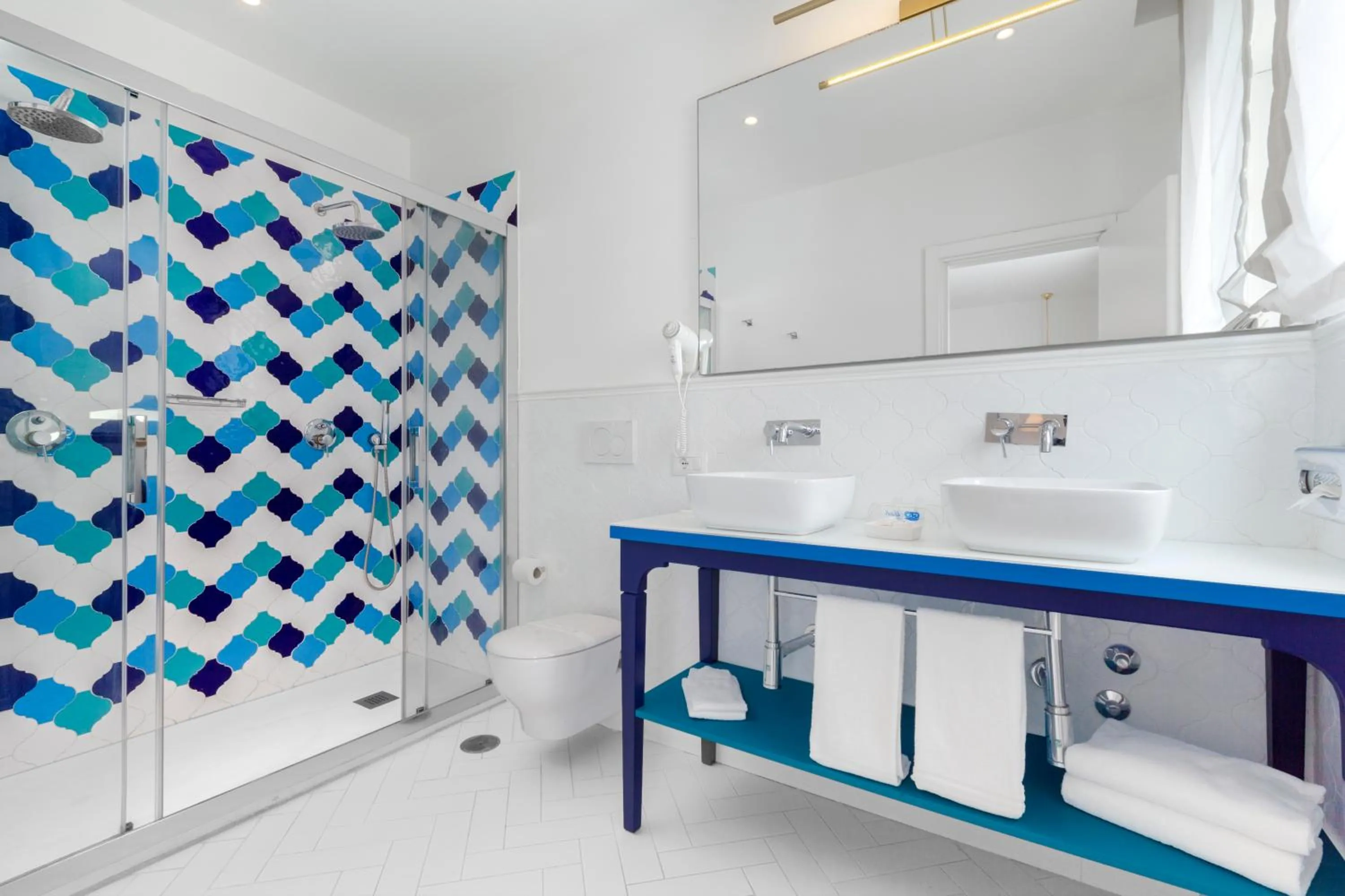 Shower in Mar Hotel Alimuri