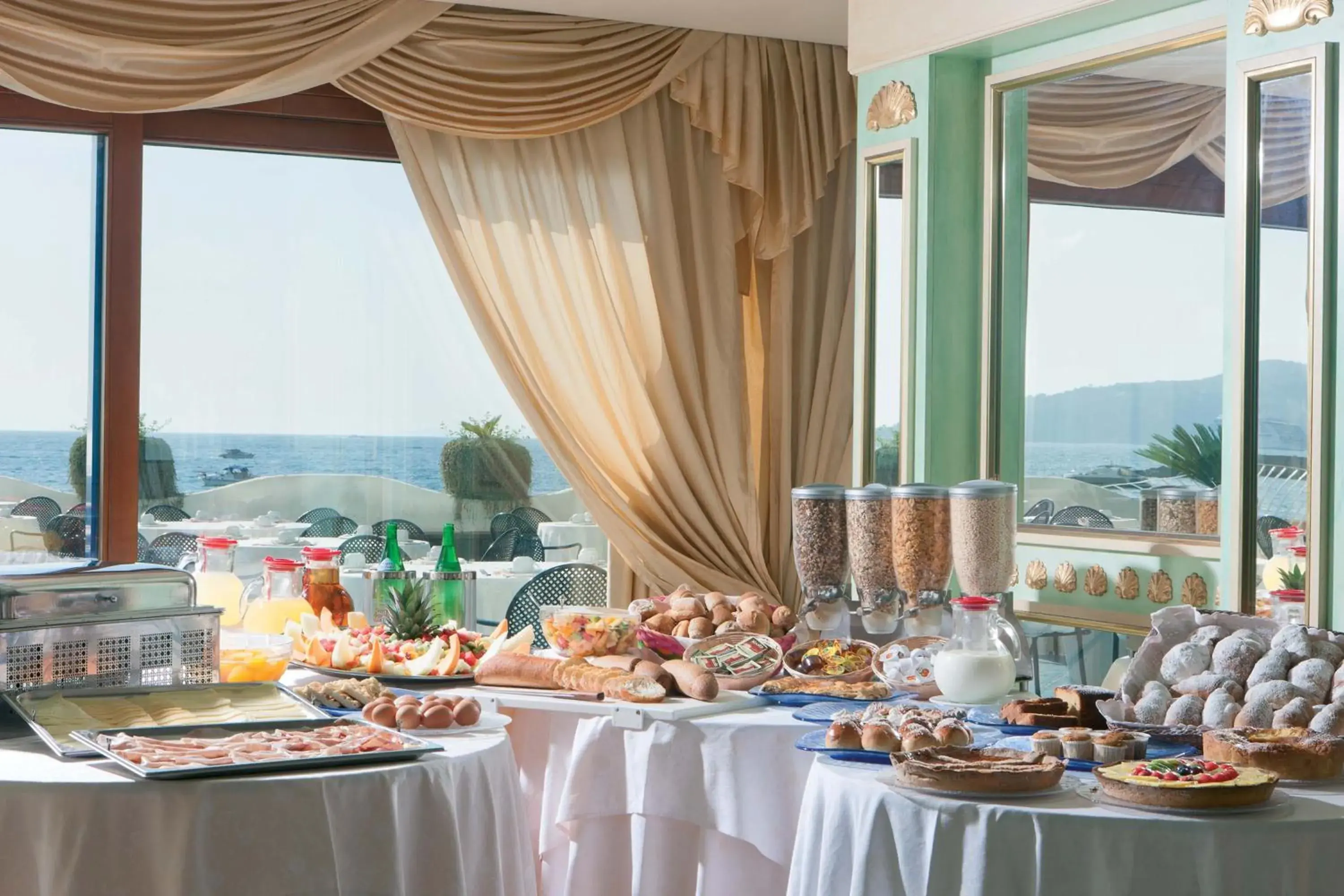 Breakfast in Mar Hotel Alimuri Breakfast in Mar Hotel Alimuri