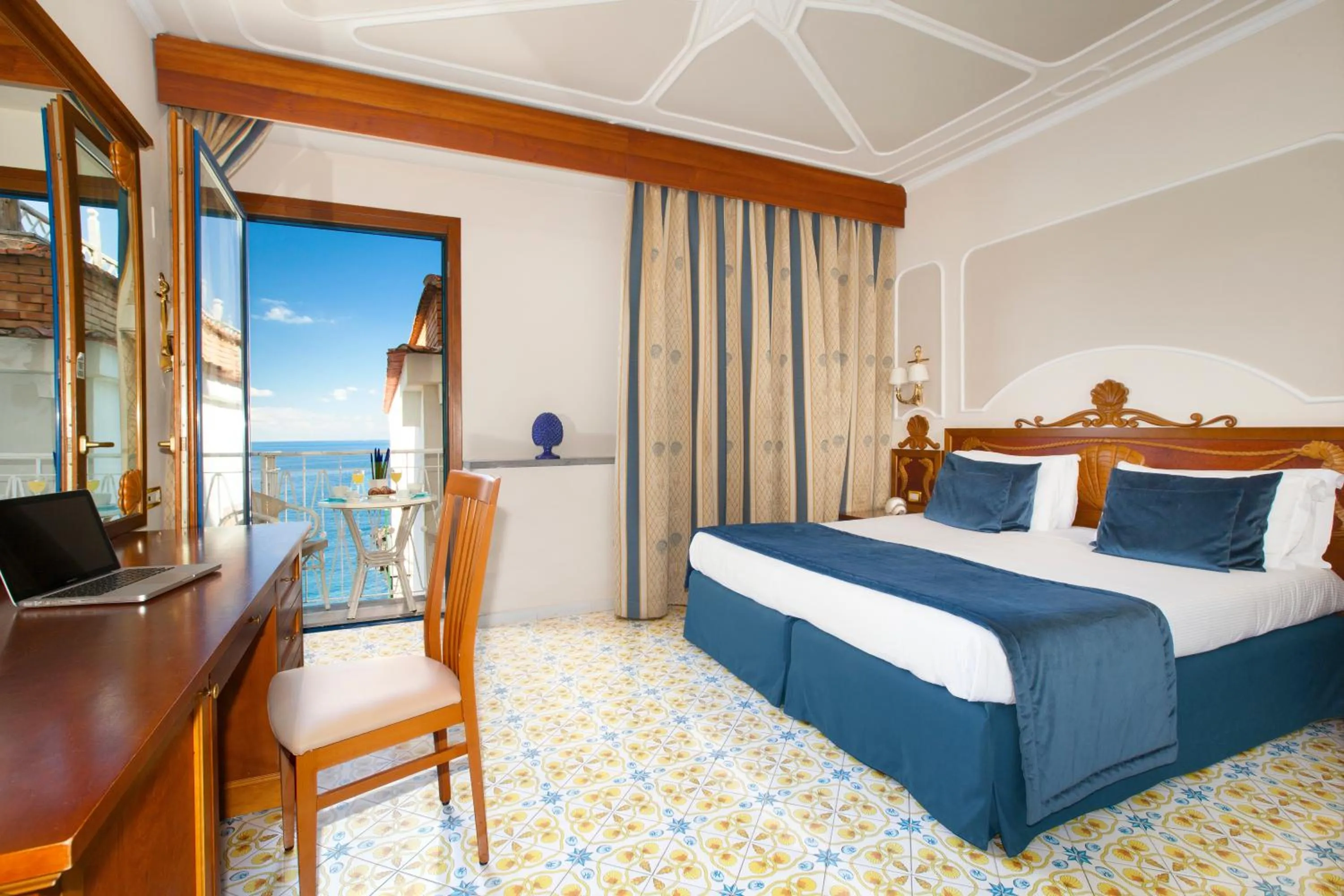 Photo of the whole room, Bed in Mar Hotel Alimuri