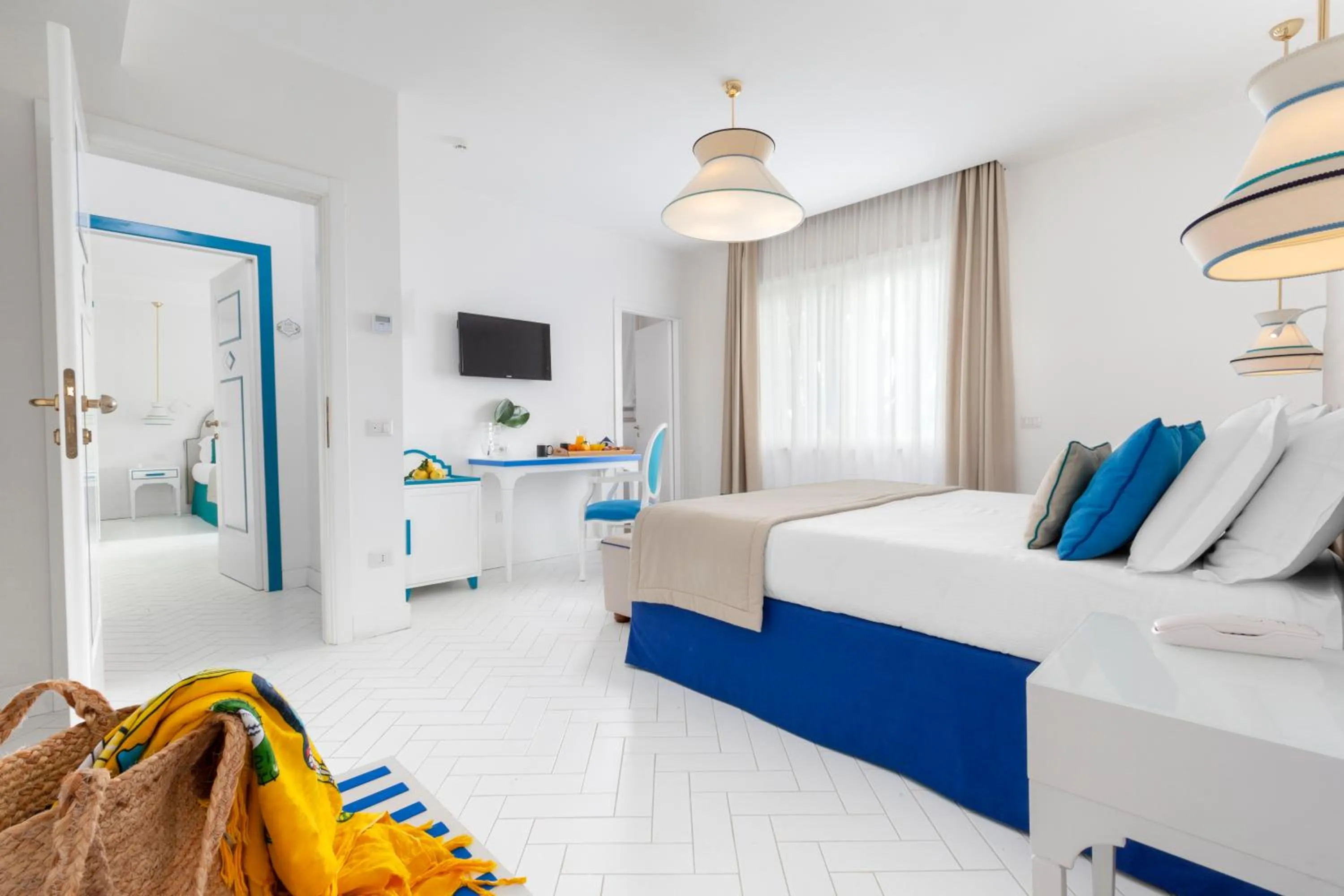 Photo of the whole room, Bed in Mar Hotel Alimuri