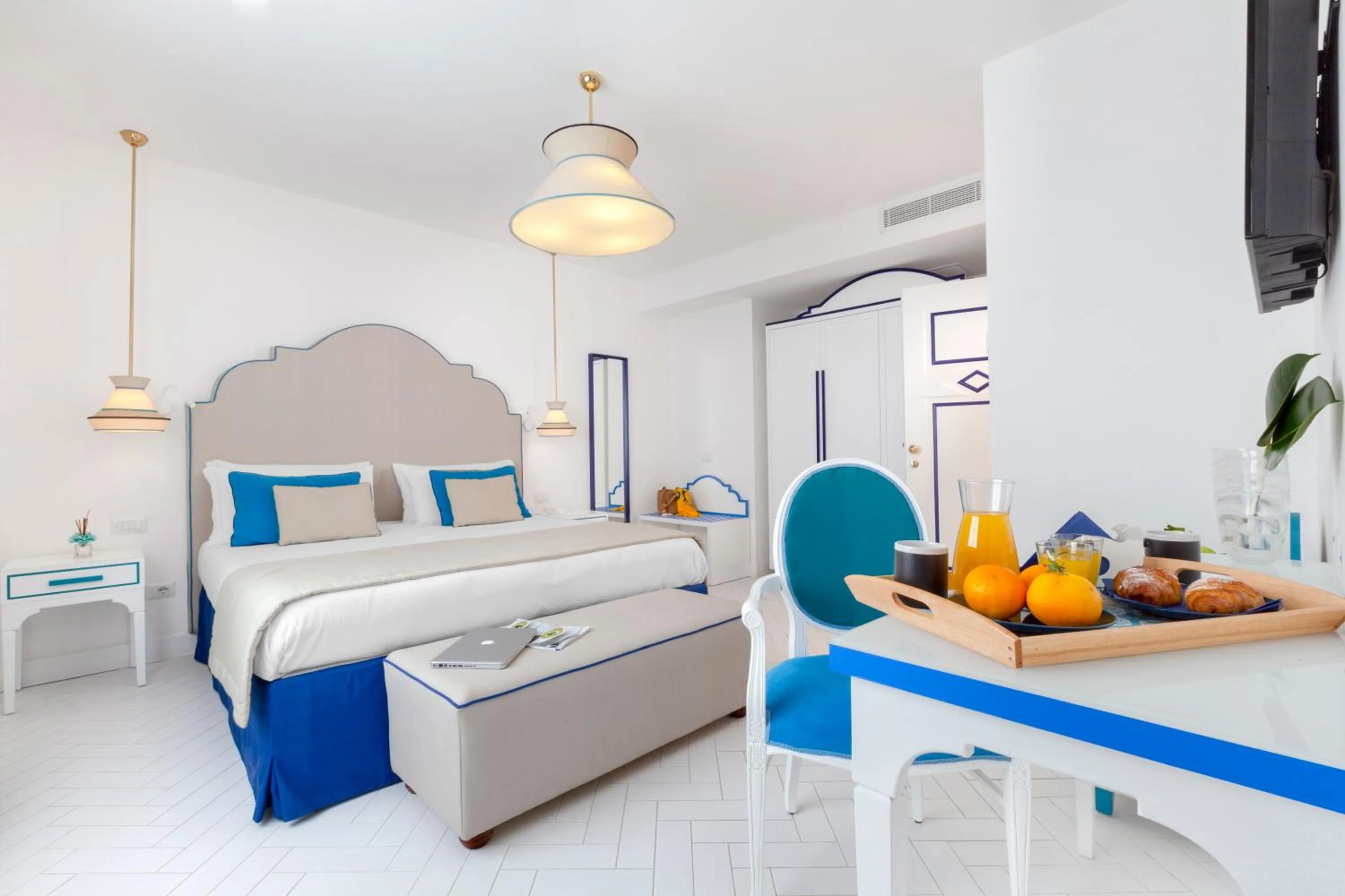 Photo of the whole room, Bed in Mar Hotel Alimuri