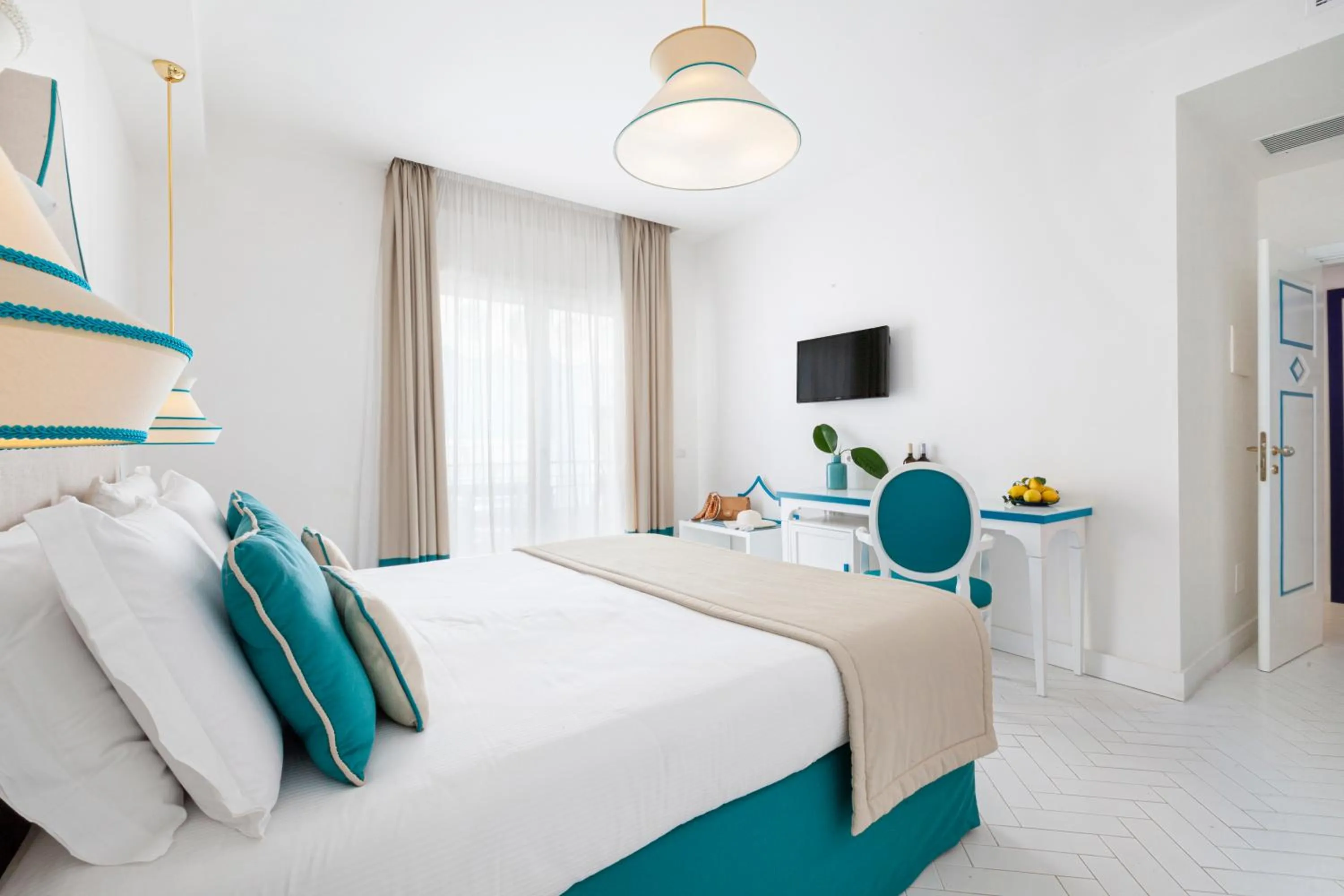 Photo of the whole room, Bed in Mar Hotel Alimuri