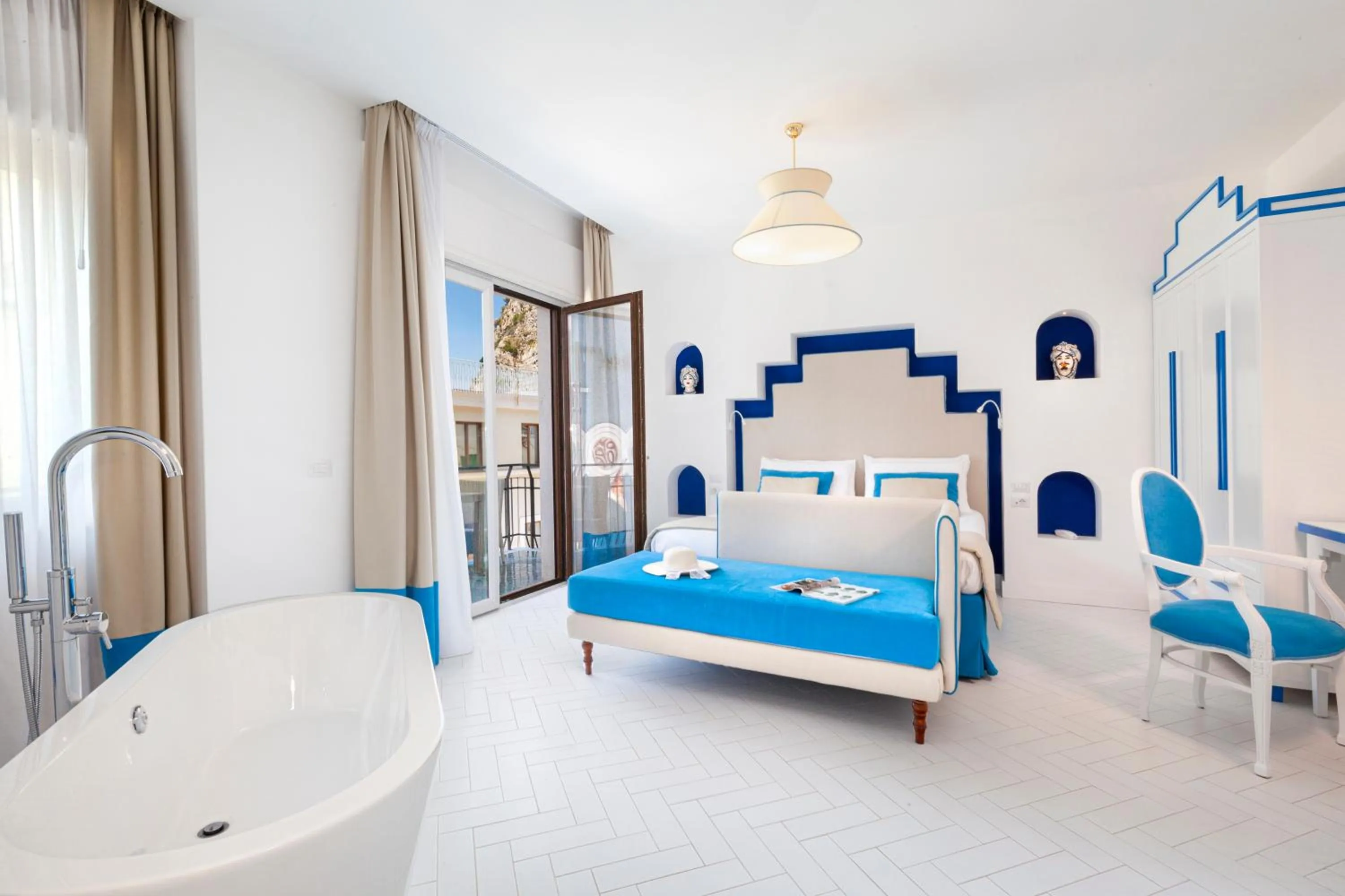 Photo of the whole room, Bed in Mar Hotel Alimuri