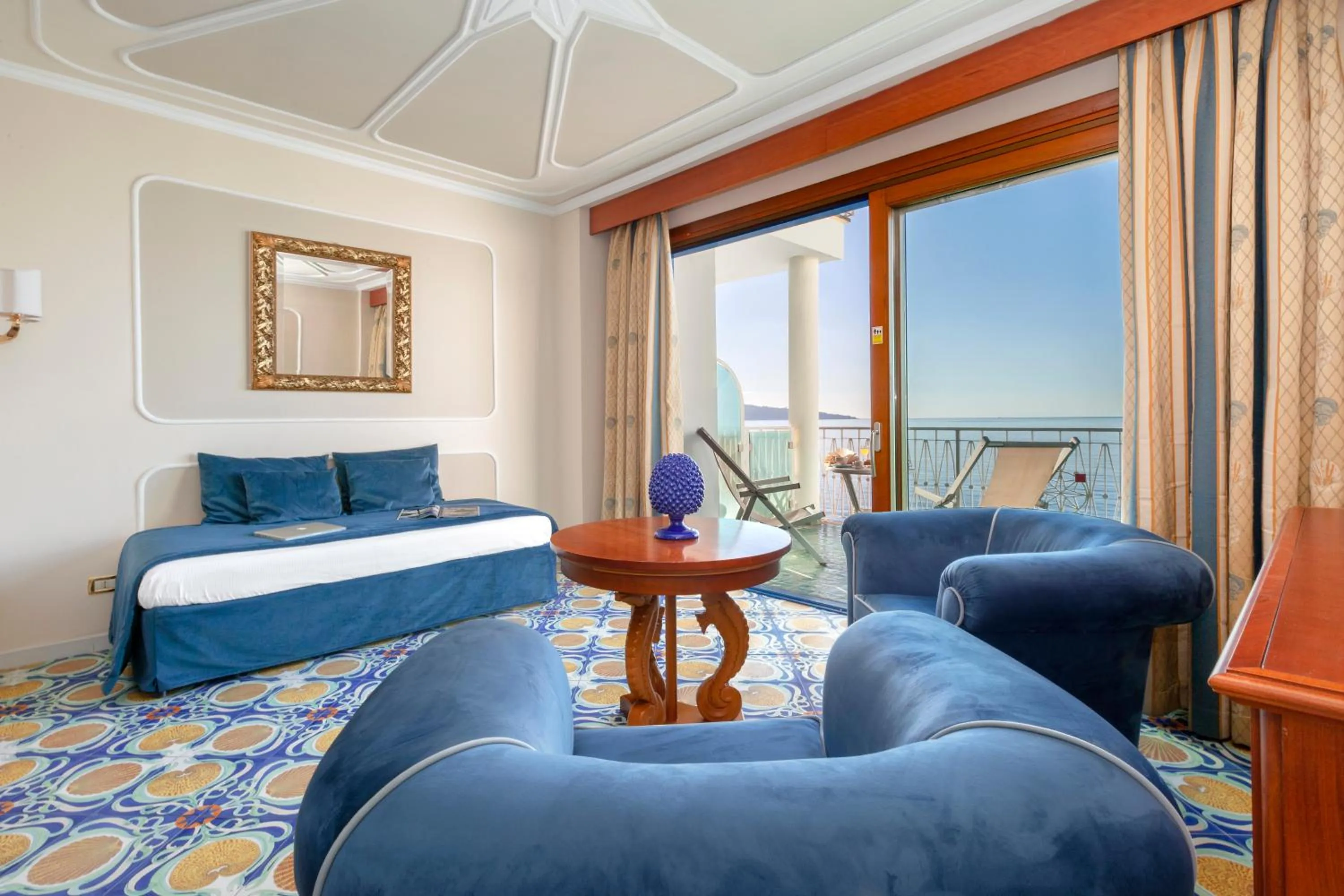 Photo of the whole room, Bed in Mar Hotel Alimuri