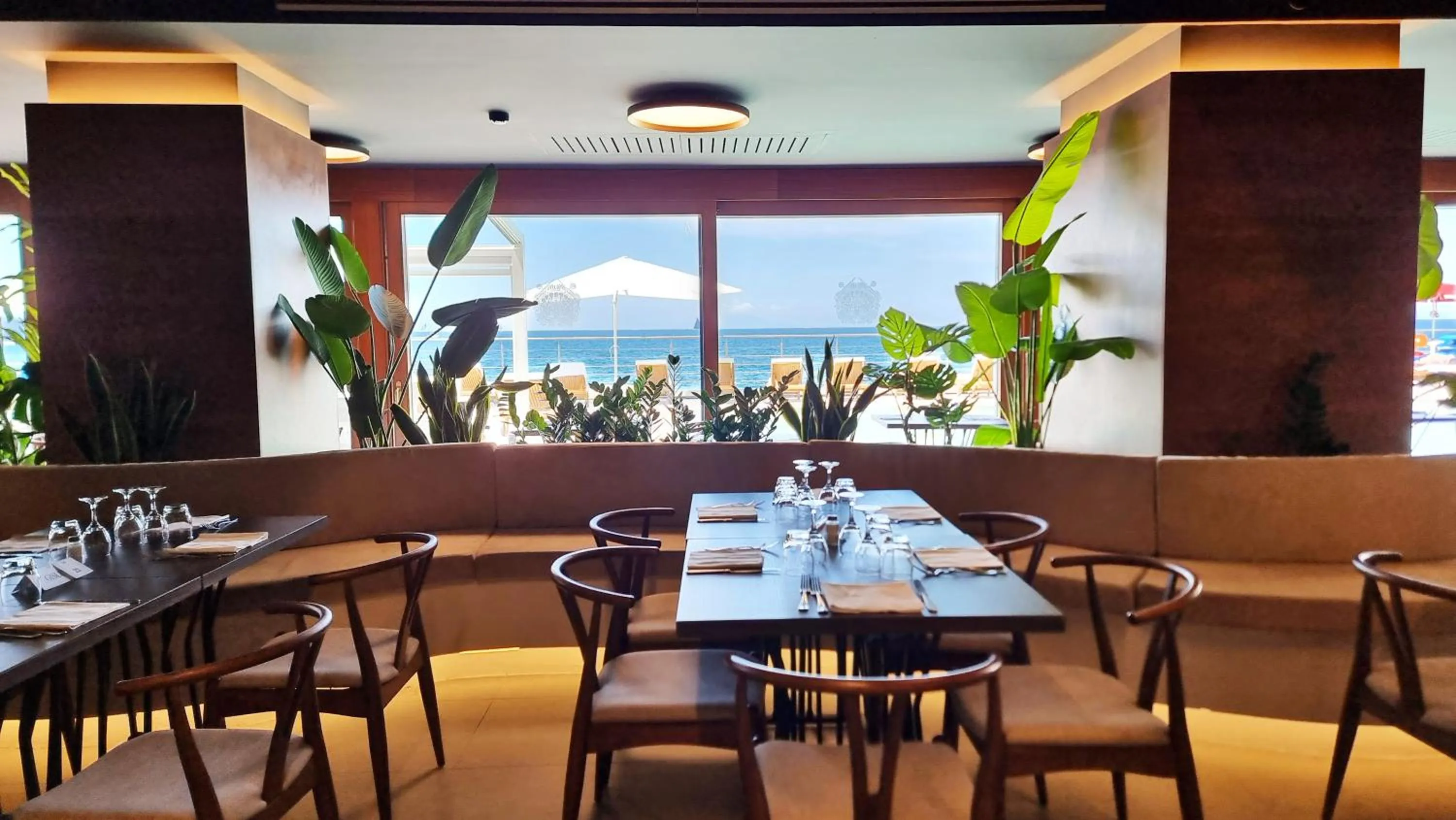 Restaurant/places to eat in Mar Hotel Alimuri