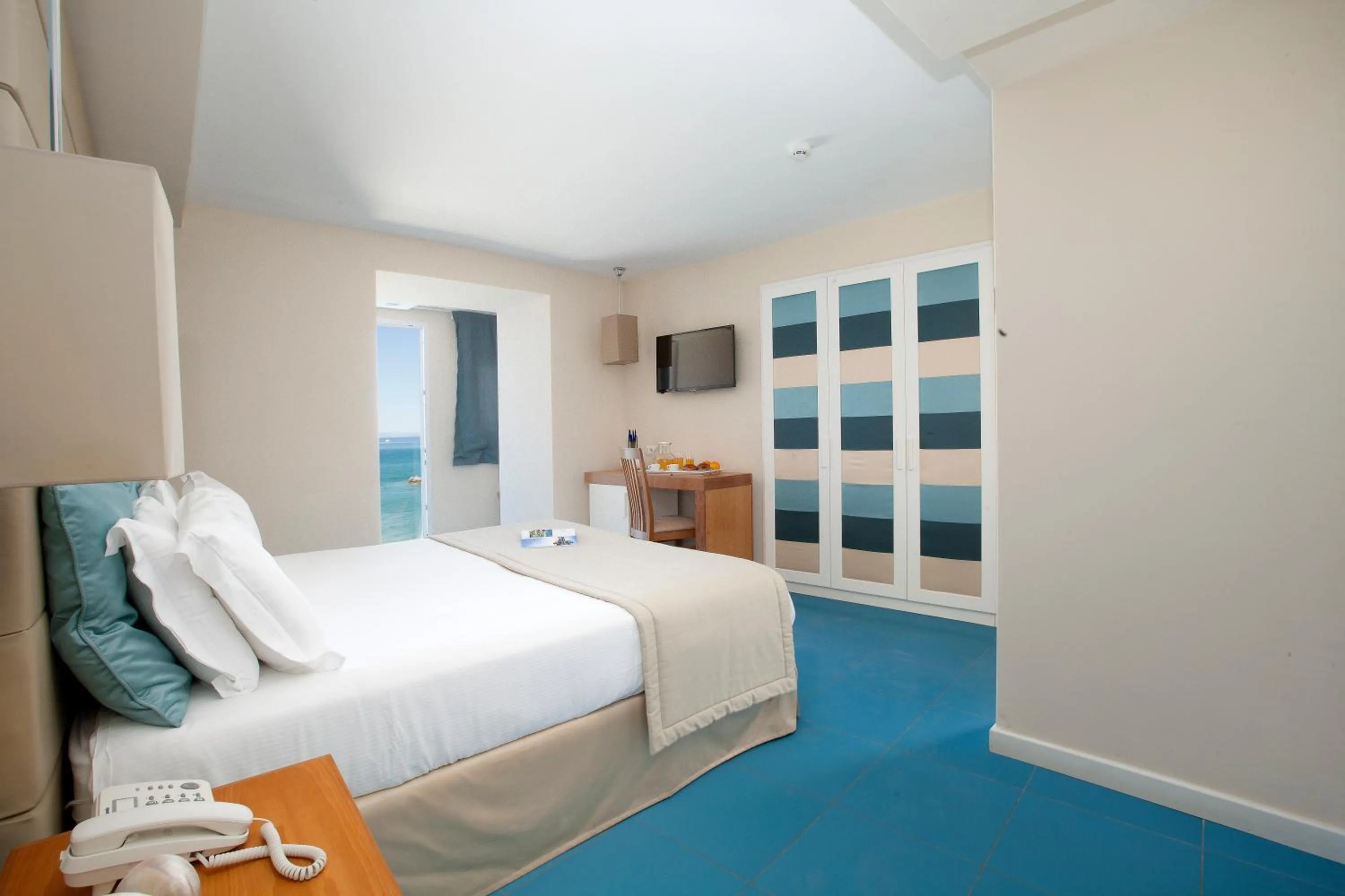 Photo of the whole room, Bed in Mar Hotel Alimuri