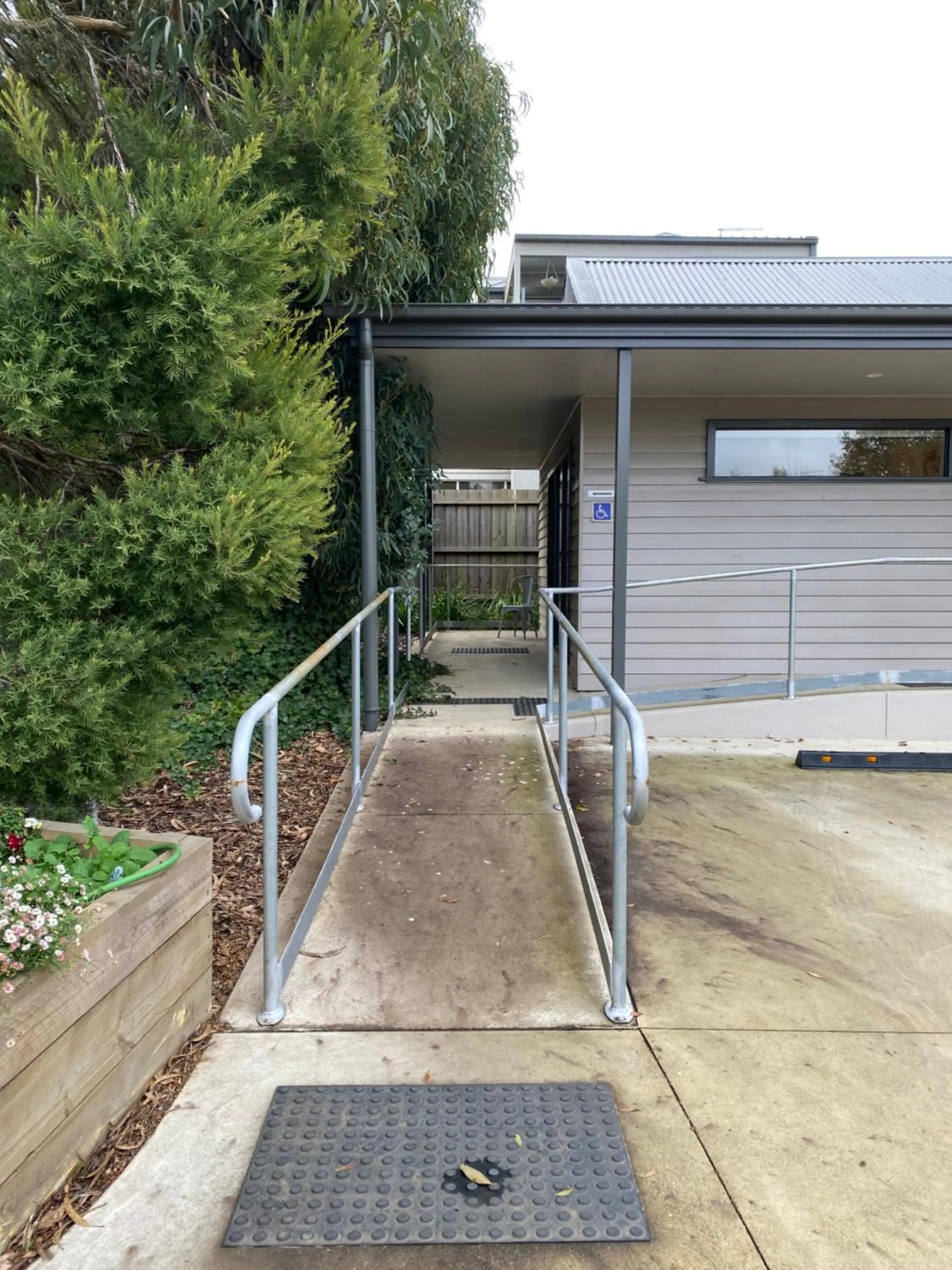 Facade/entrance in The Dickins