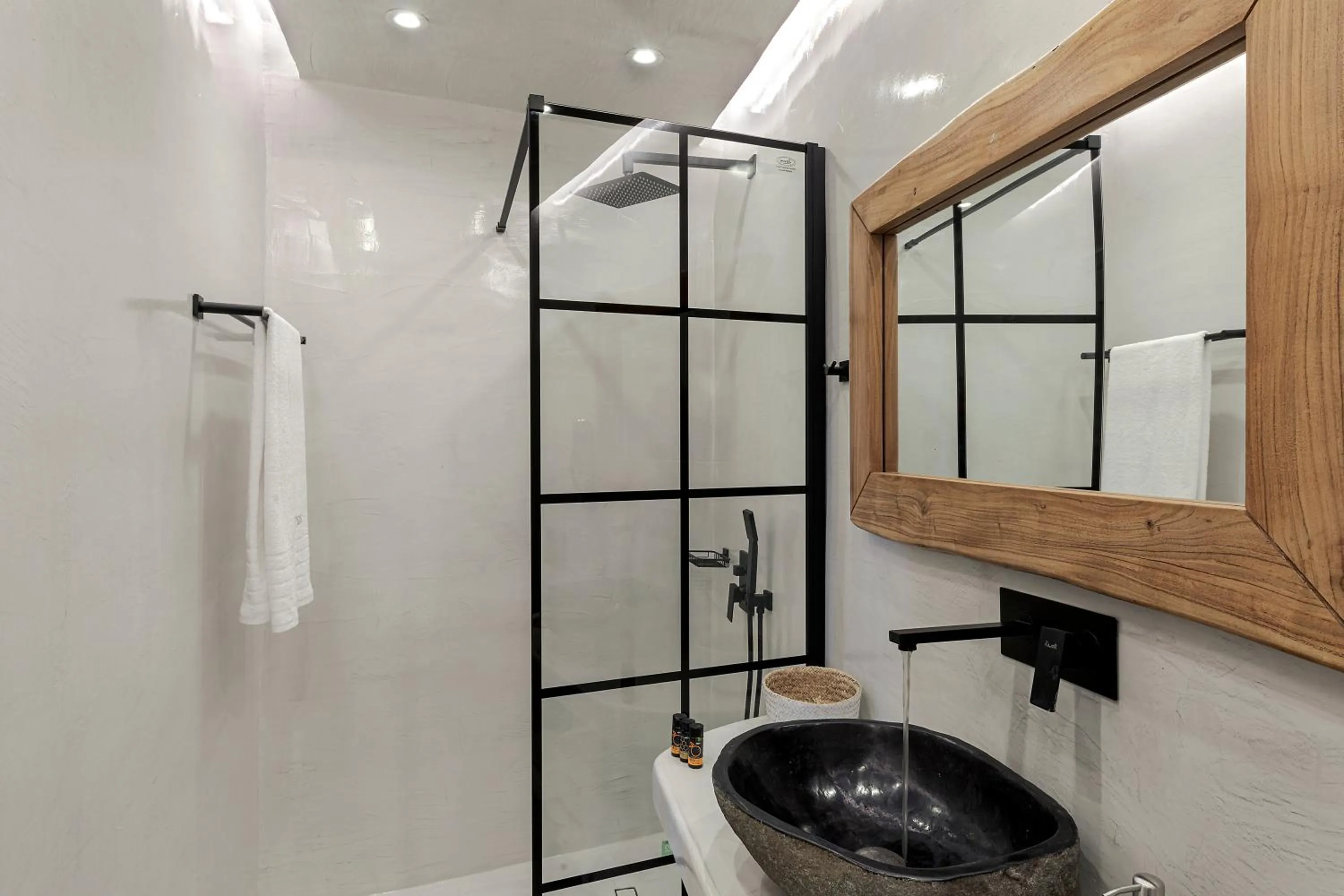 Bathroom in Kaleidoscope Imerovigli Suites