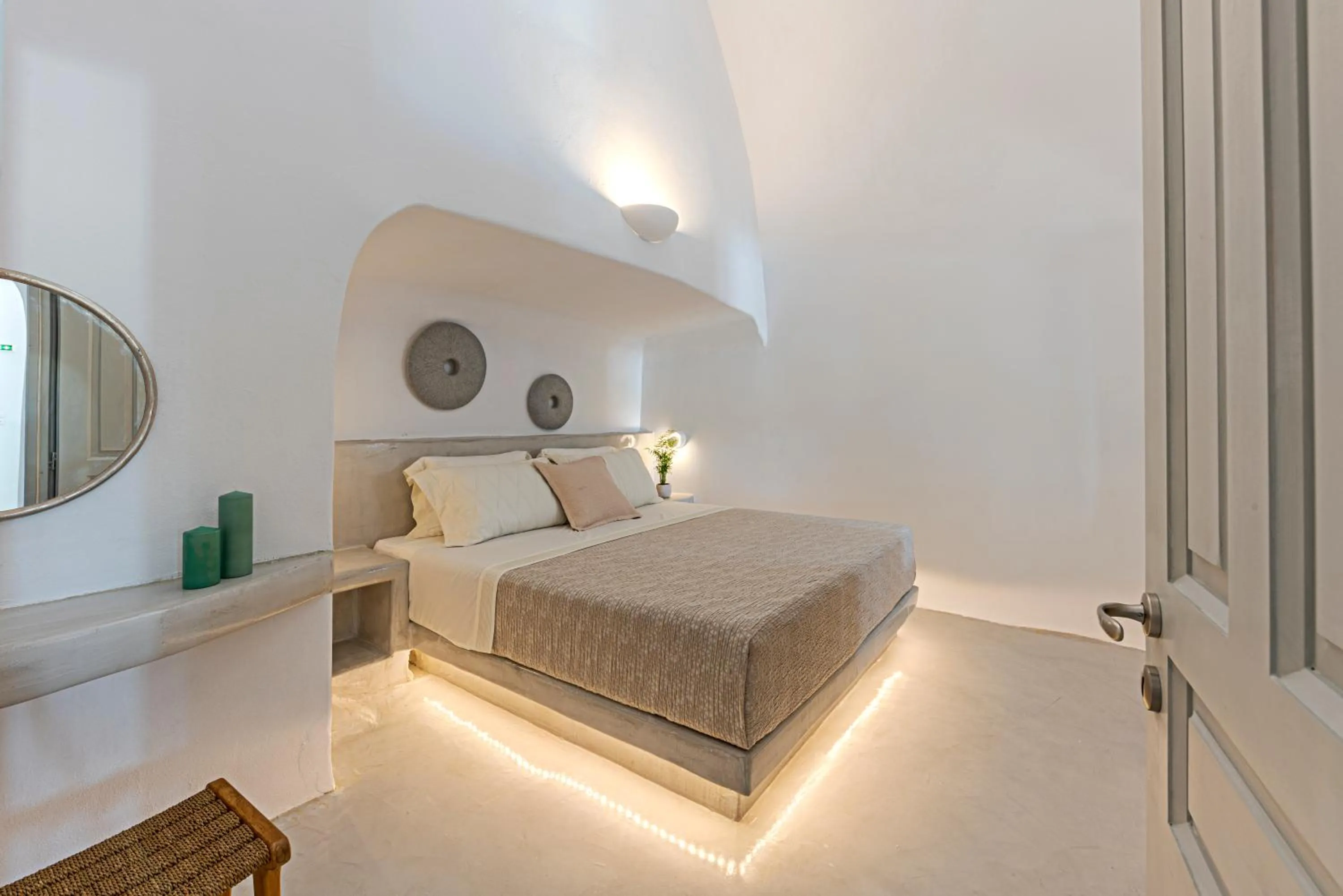 Bedroom, Bed in Kaleidoscope Imerovigli Suites