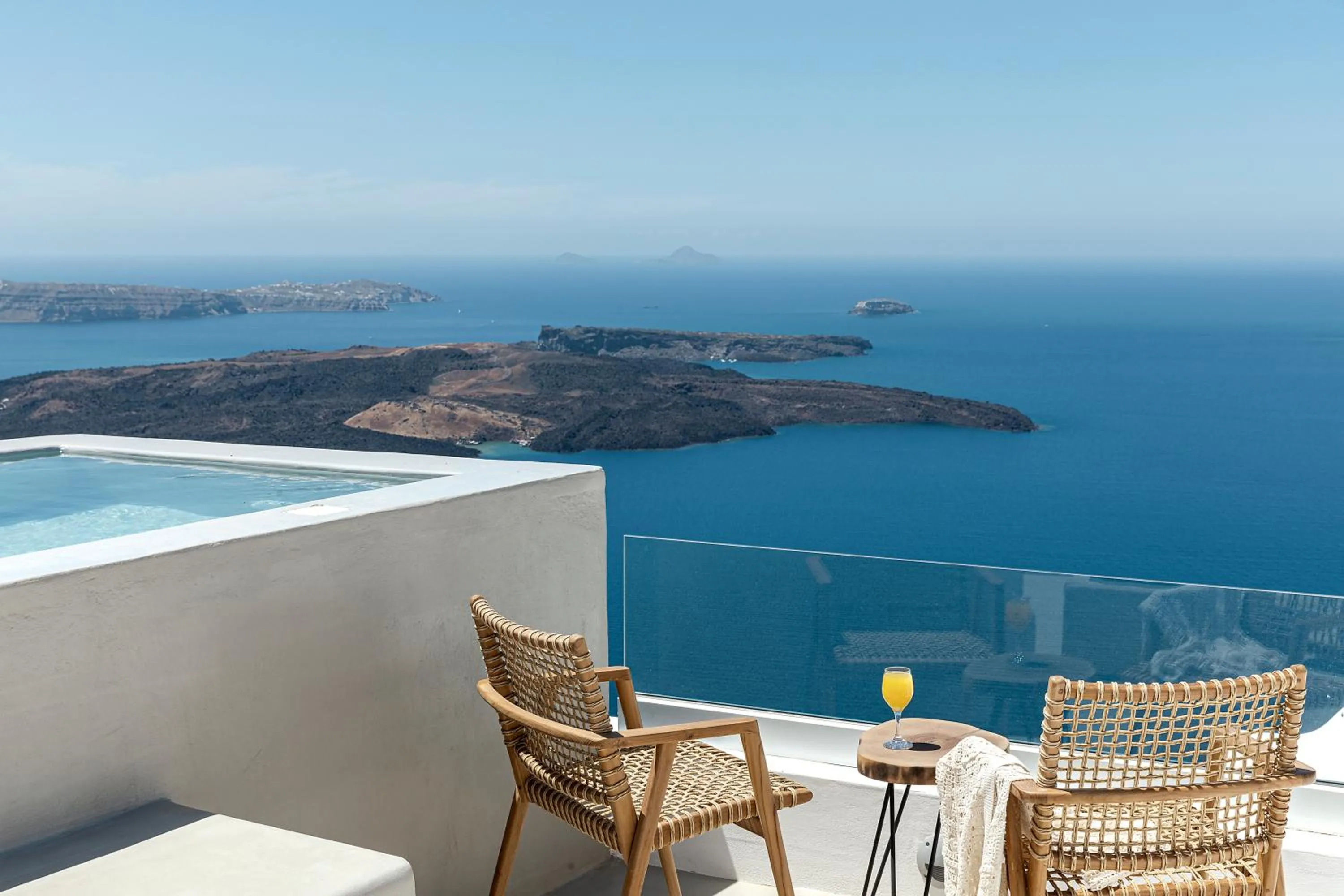 Patio in Kaleidoscope Imerovigli Suites