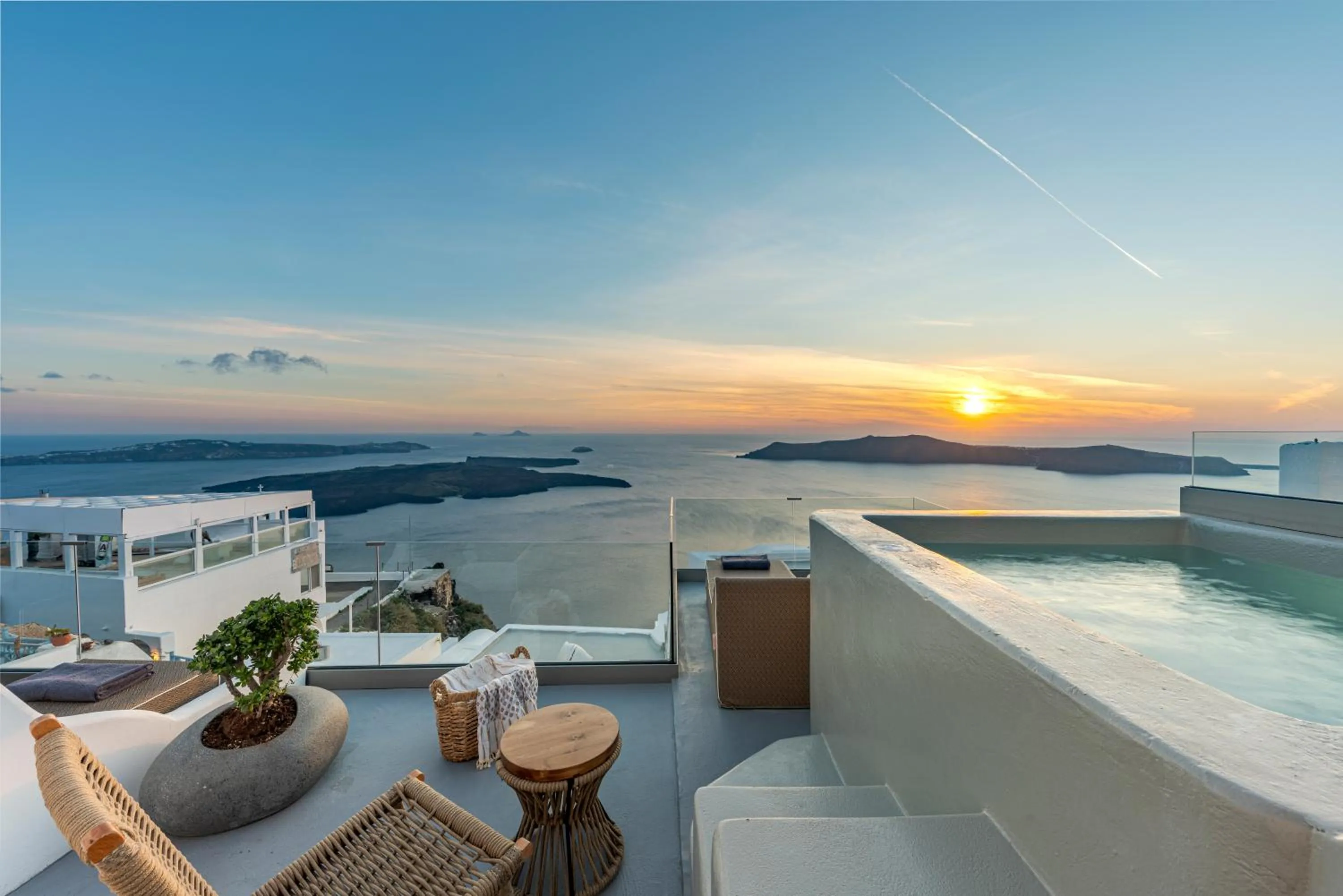 Sunset in Kaleidoscope Imerovigli Suites