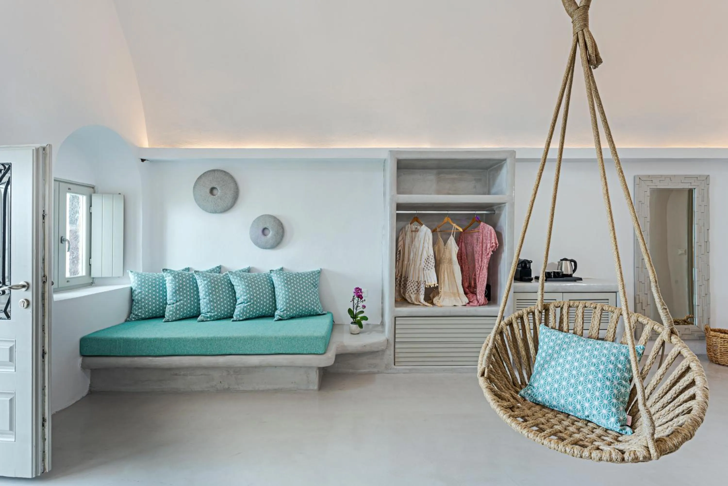 Bed in Kaleidoscope Imerovigli Suites