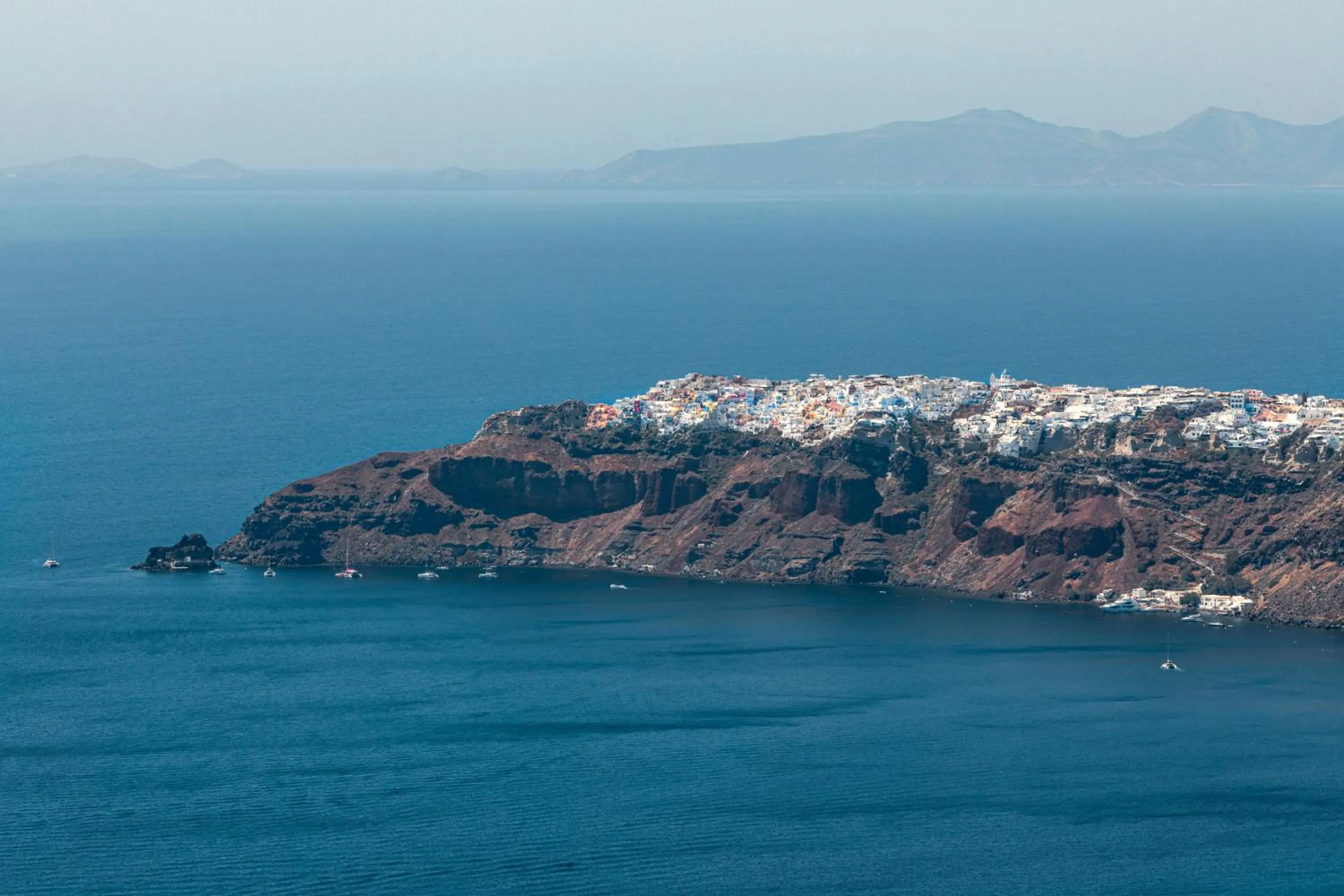 Natural landscape in Kaleidoscope Imerovigli Suites