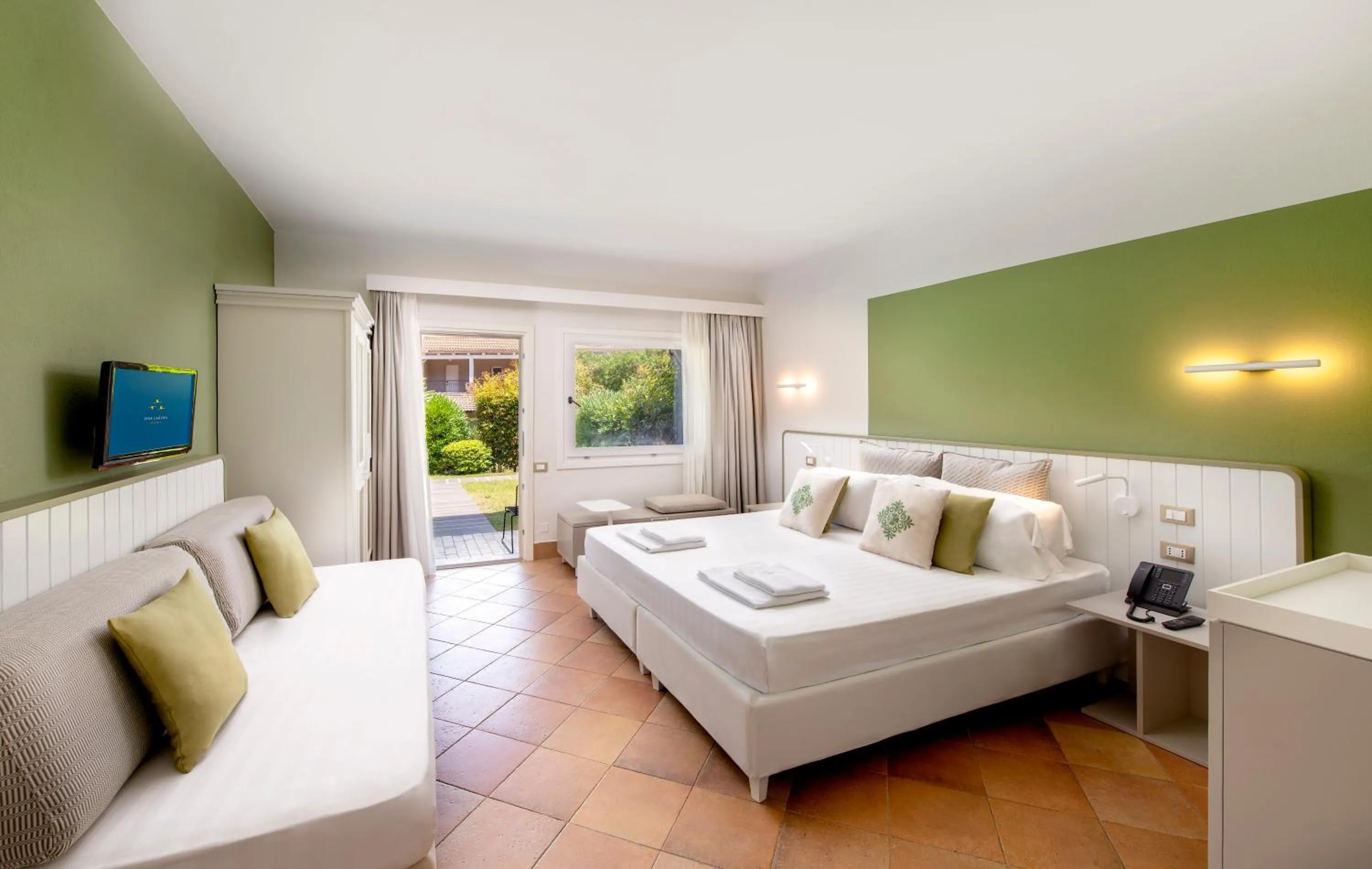 Photo of the whole room, Bed in Chia Laguna - Hotel Village