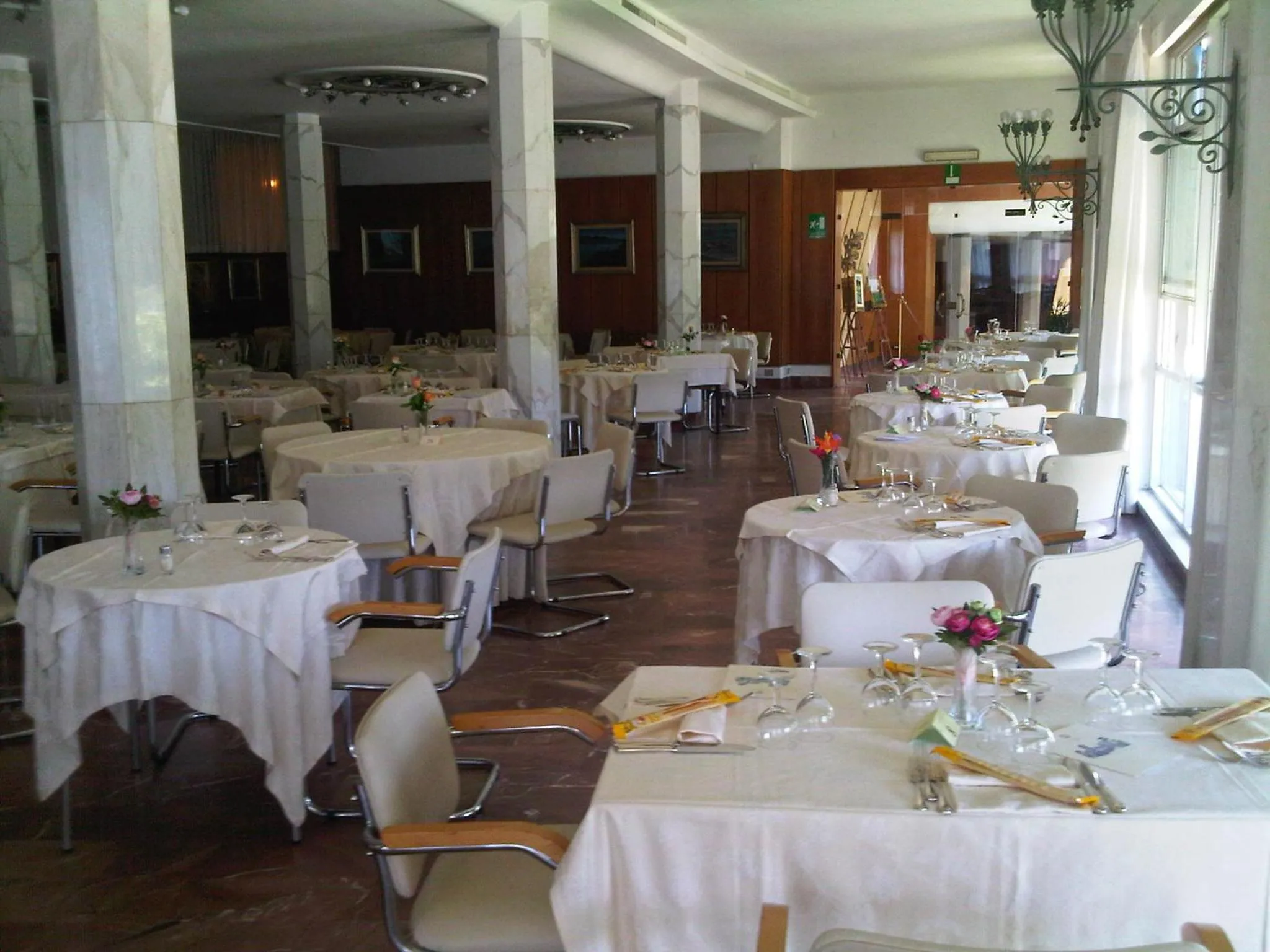 Restaurant/places to eat in Grand Hotel Golf