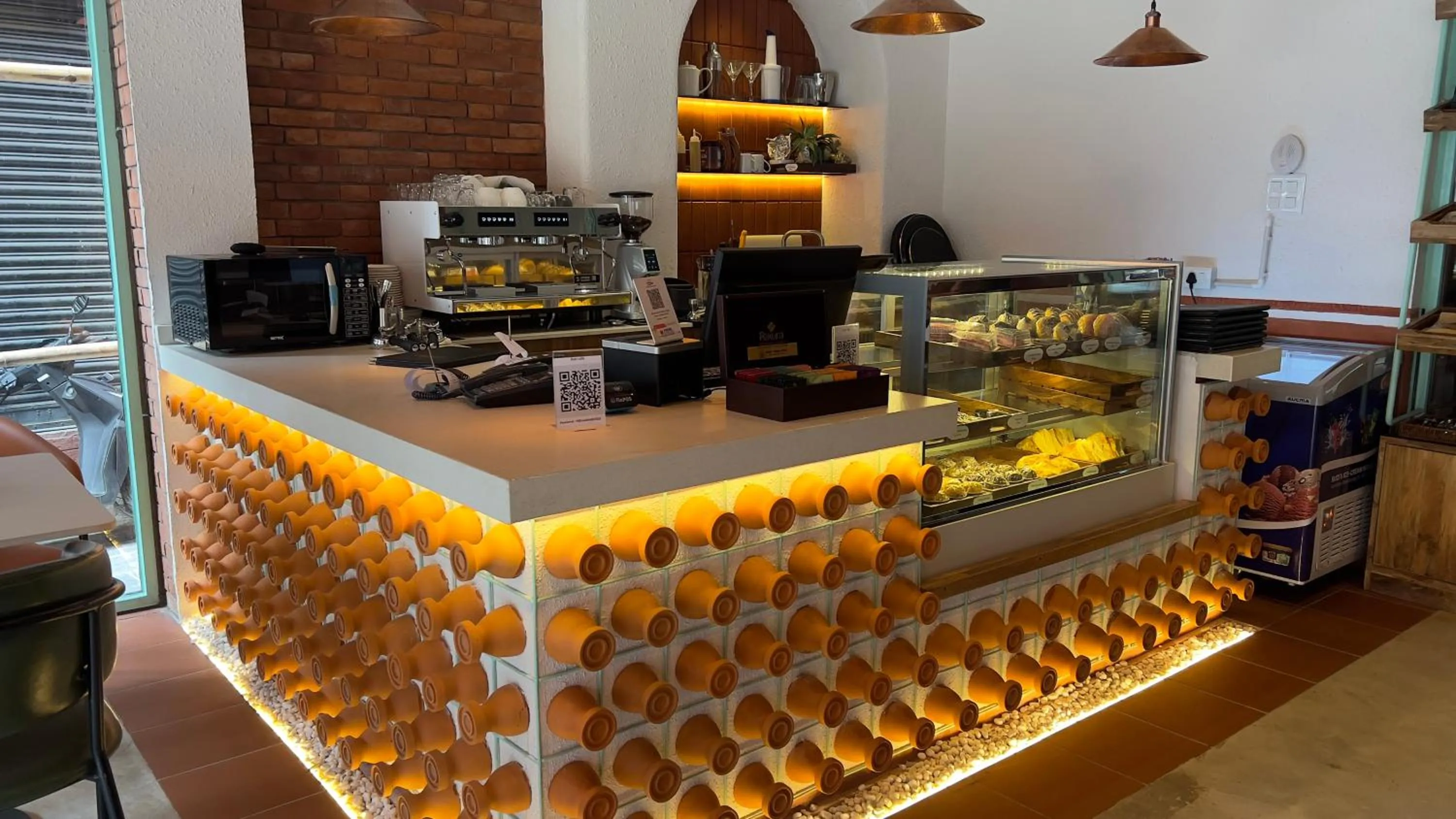 Restaurant/places to eat in Hotel Kailash Kutee