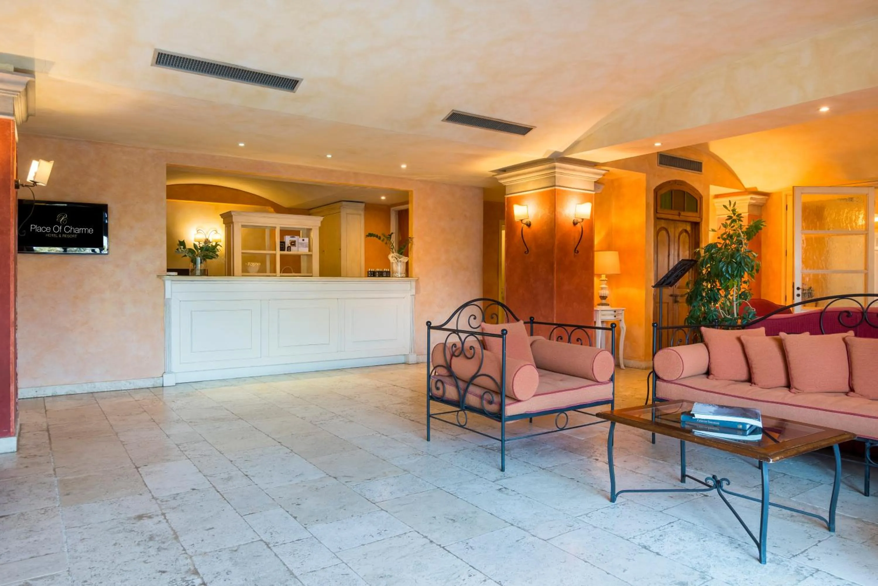 Lobby or reception in Hotel Borgo Di Cortefreda - Place of Charme