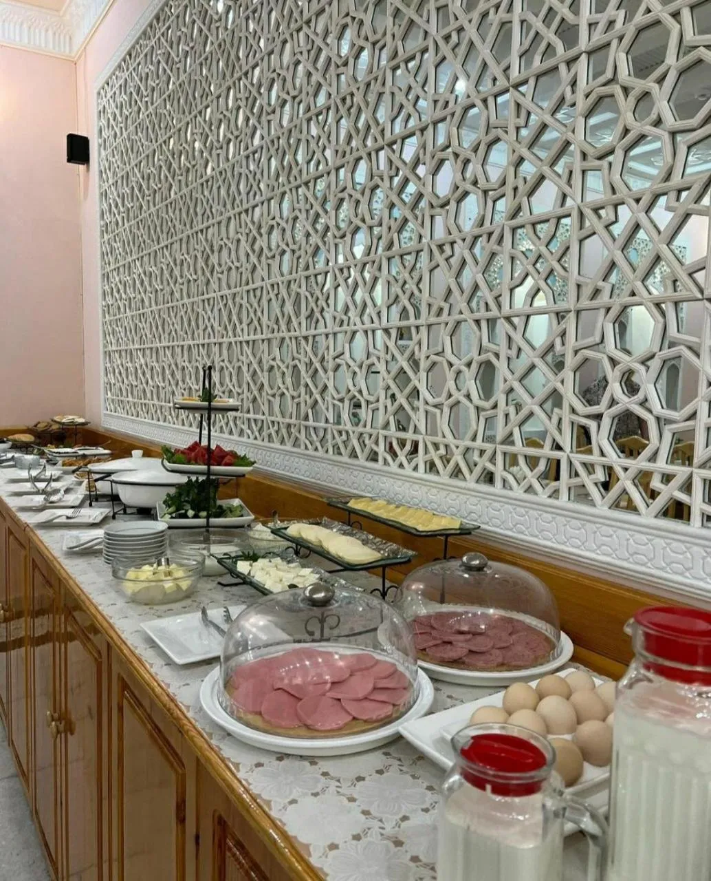 Buffet breakfast in Zargaron Boutique