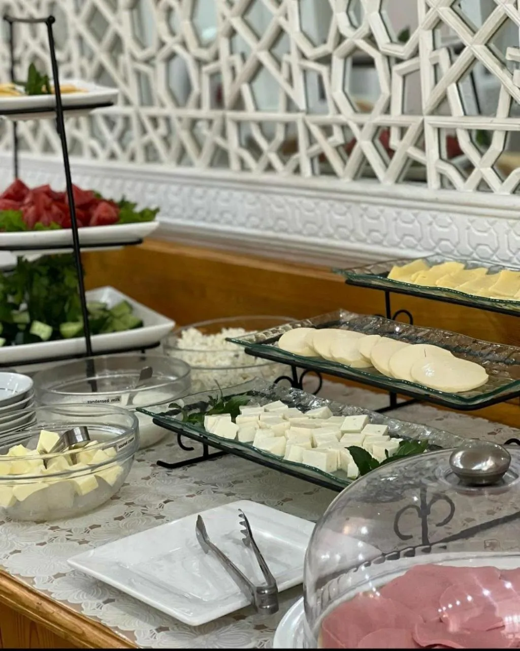 Breakfast in Zargaron Boutique