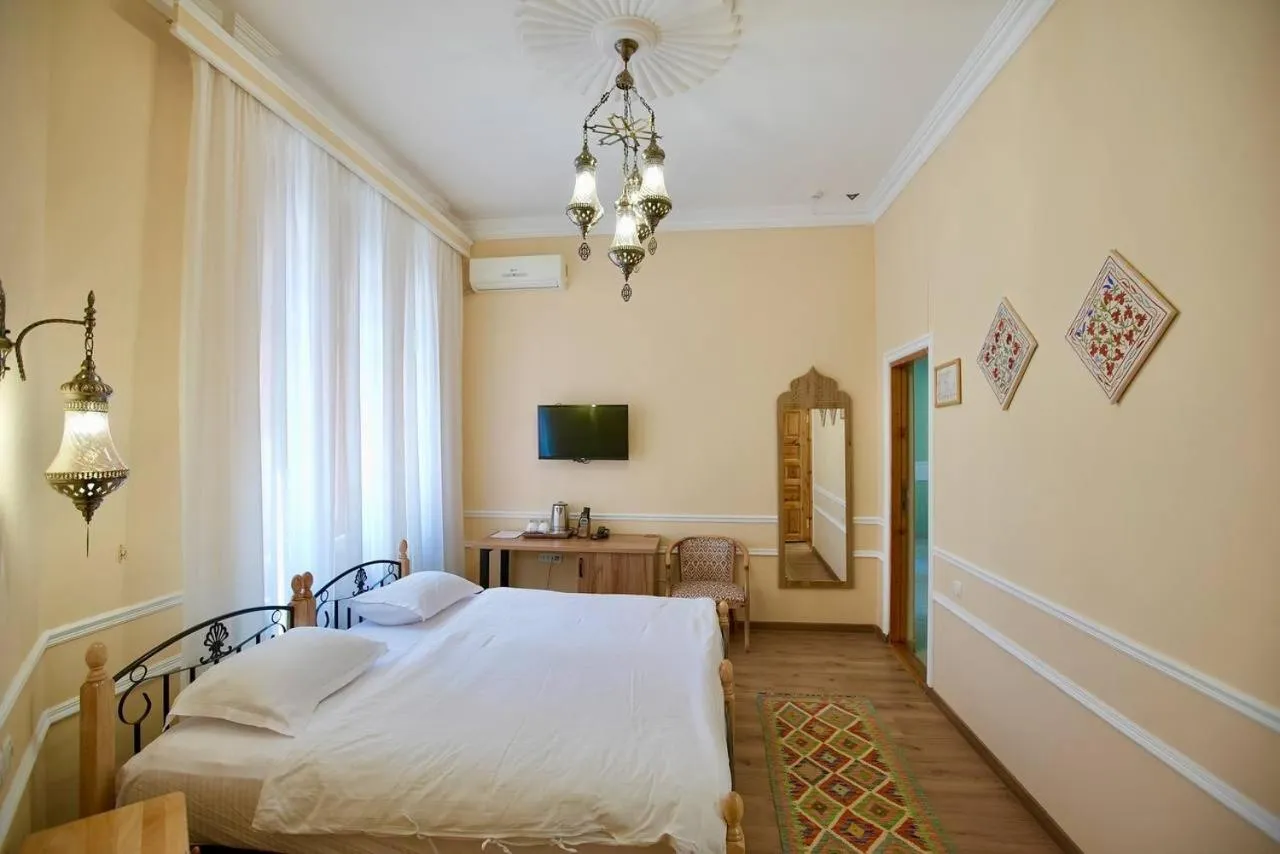 Photo of the whole room, Bed in Zargaron Boutique